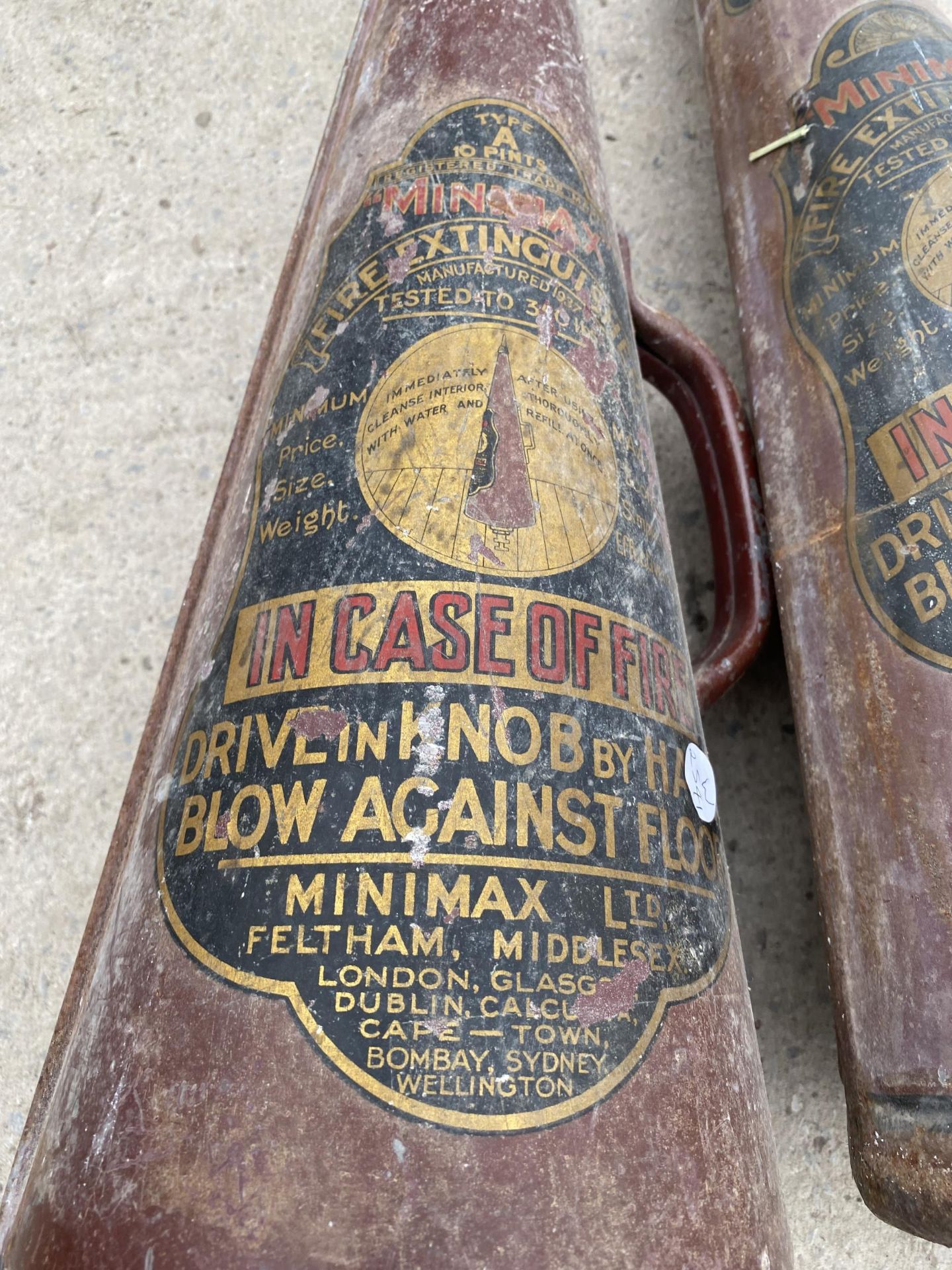 TWO VINTAGE MINIMAX FIRE EXTINGUISHERS - Image 4 of 5