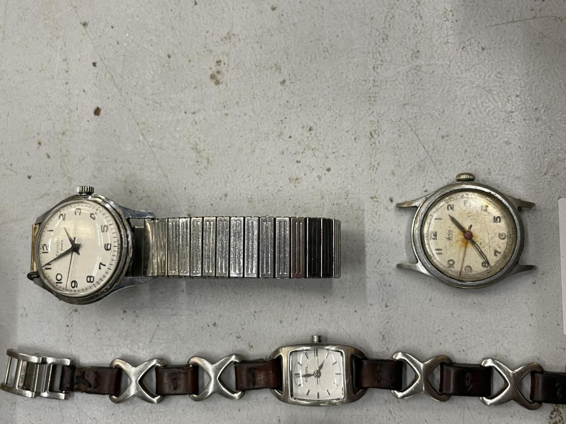 A COLLECTION OF SIX VARIOUS WATCHES TO INCLUDE A GENTS VINTAGE 17 JEWEL SEKONDA, A LADIES ROTARY, - Image 4 of 4