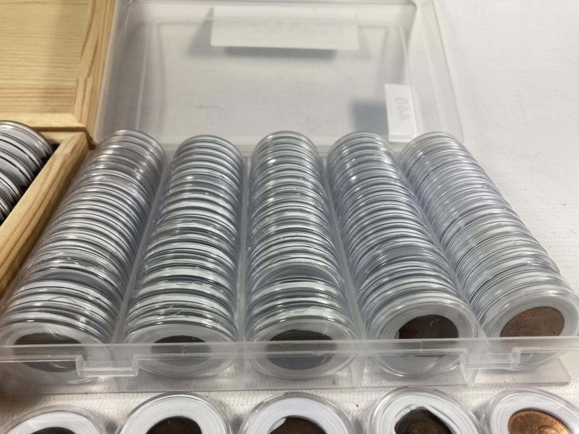 A CASED COLLECTION OF 100 FARTHINGS PLUS EMPTY STORAGE CASE . OVER 20 ARE VICTORIAN , ALL - Image 3 of 5