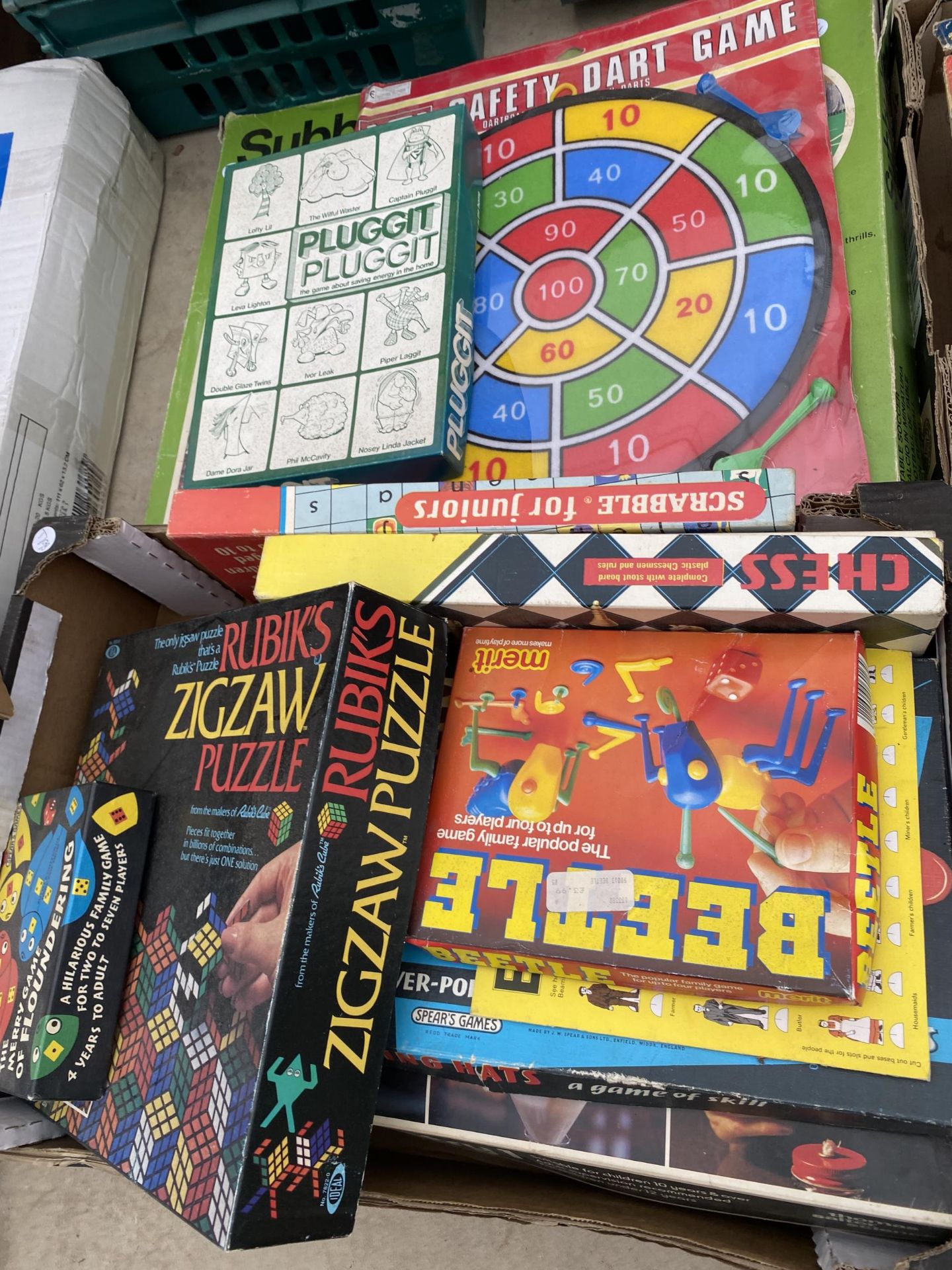 AN ASSORTMENT OF VINTAGE AND RETRO BOARD GAMES - Image 3 of 3