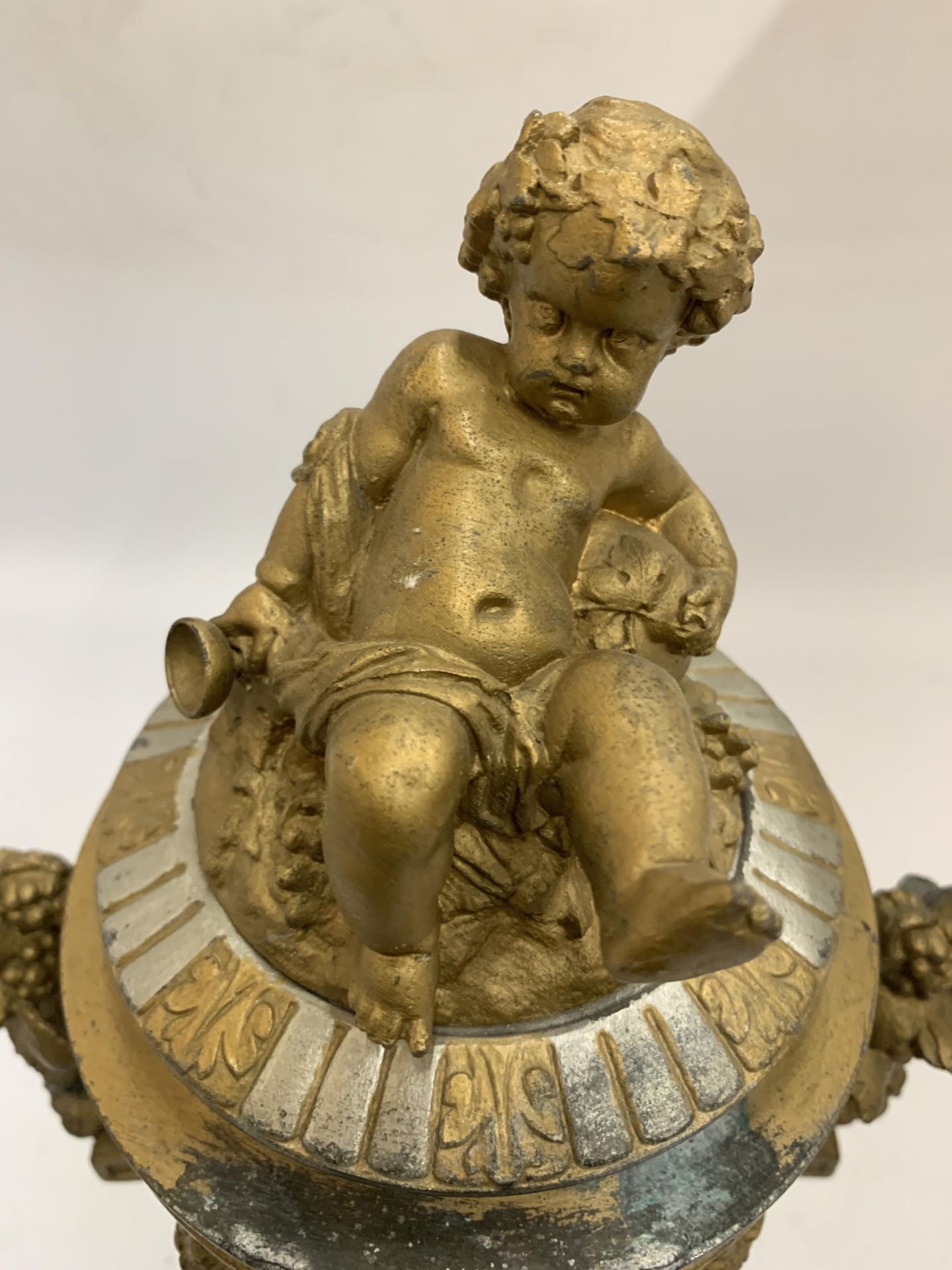 A 19TH CENTURY PEDESTAL URN WITH NEO-CLASSICAL RELIEF DESIGN ON FLUTED BASE WITH CHERUB FIGURAL LID, - Image 2 of 6