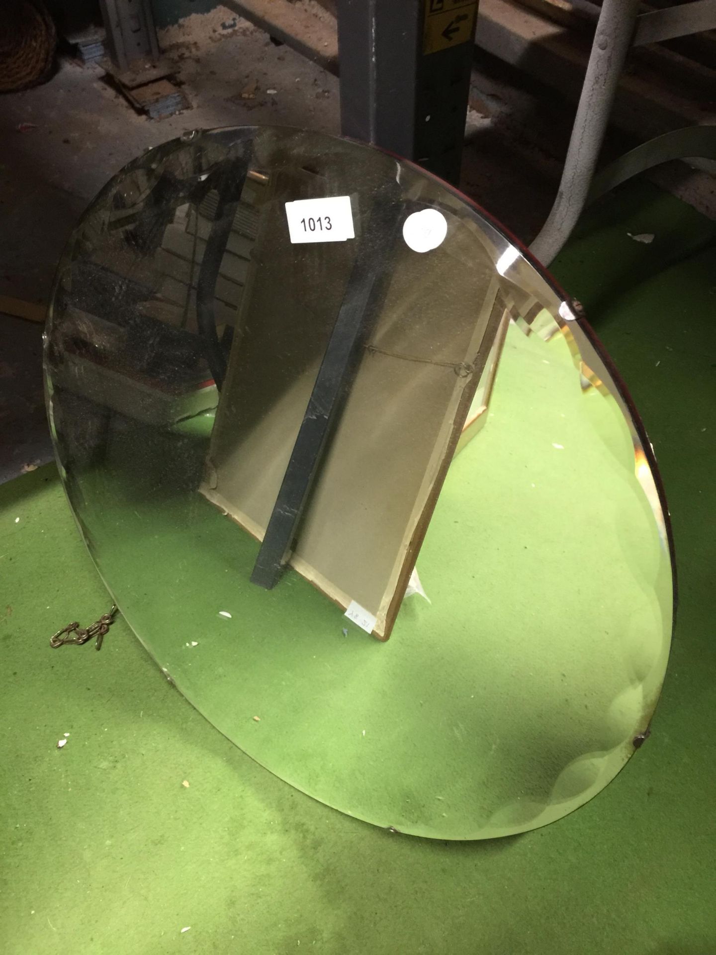 A VINTAGE ROUND MIRROR WITH FANCY BEVELLED EDGE, DIAMETER 50CM