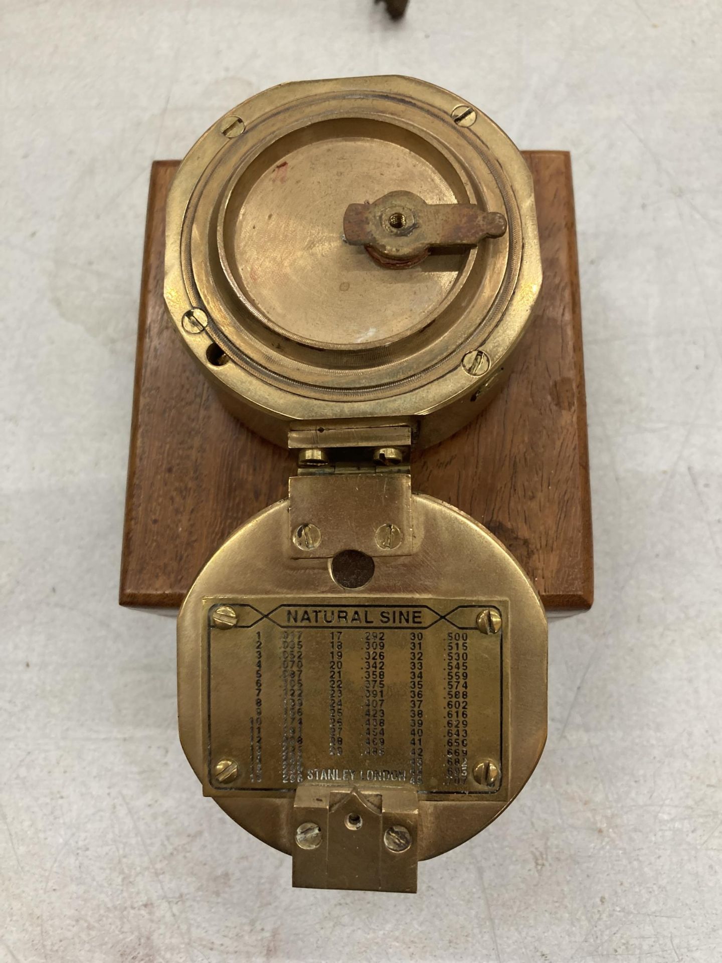 A BRASS COMPASS IN WOODEN BOX - Image 2 of 3