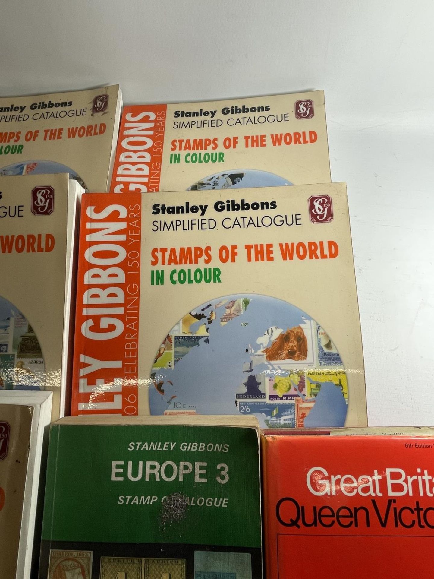 VOLUMES 1 - 5 OF THE 2006 EDITION OF STANLEY GIBBONS STAMP DIRECTORIES PLUS FOUR OTHER STAMP BOOKS - Bild 4 aus 5