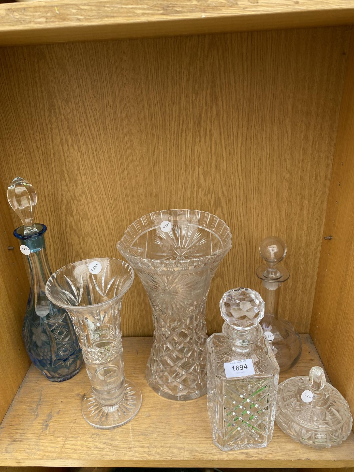 AN ASSORTMENT OF CUT GLASS ITEMS TO INCLUDE DECANTORS AND VASES ETC