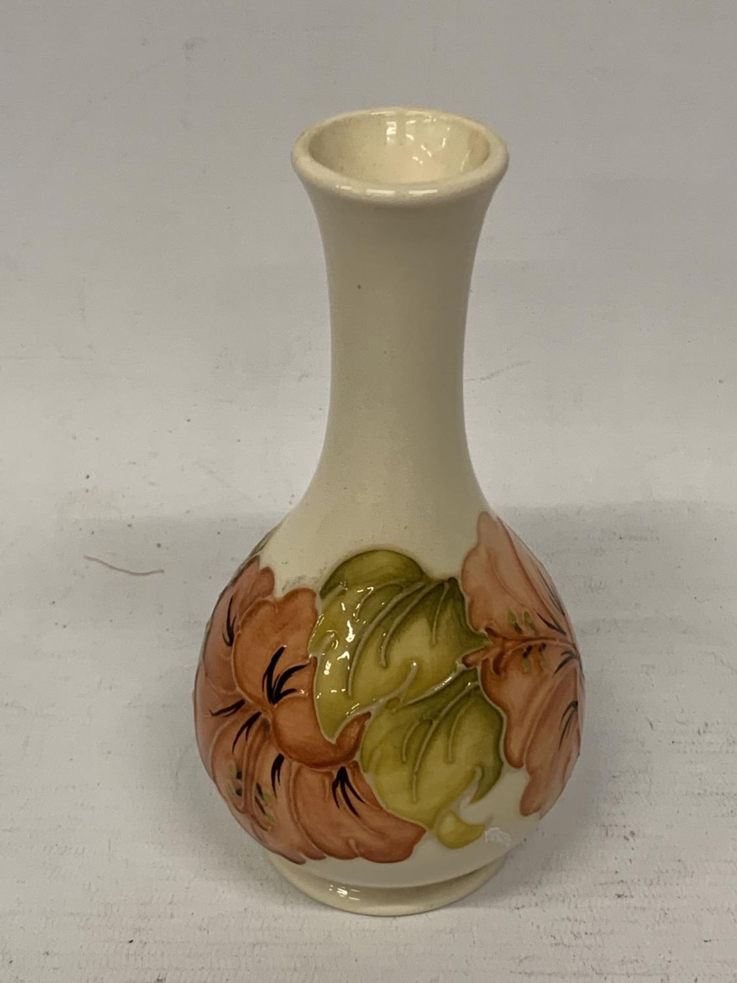 A MOORCROFT HIBISCUS VASE - Image 2 of 3