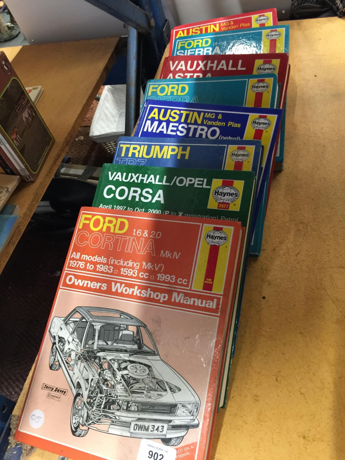 NINE VINTAGE HAYNES OWNERS WORKSHOP MANUALS TO INCLUDE FORD CORTINA, TRIUMH TR7, AUSTIN/MG METRO,