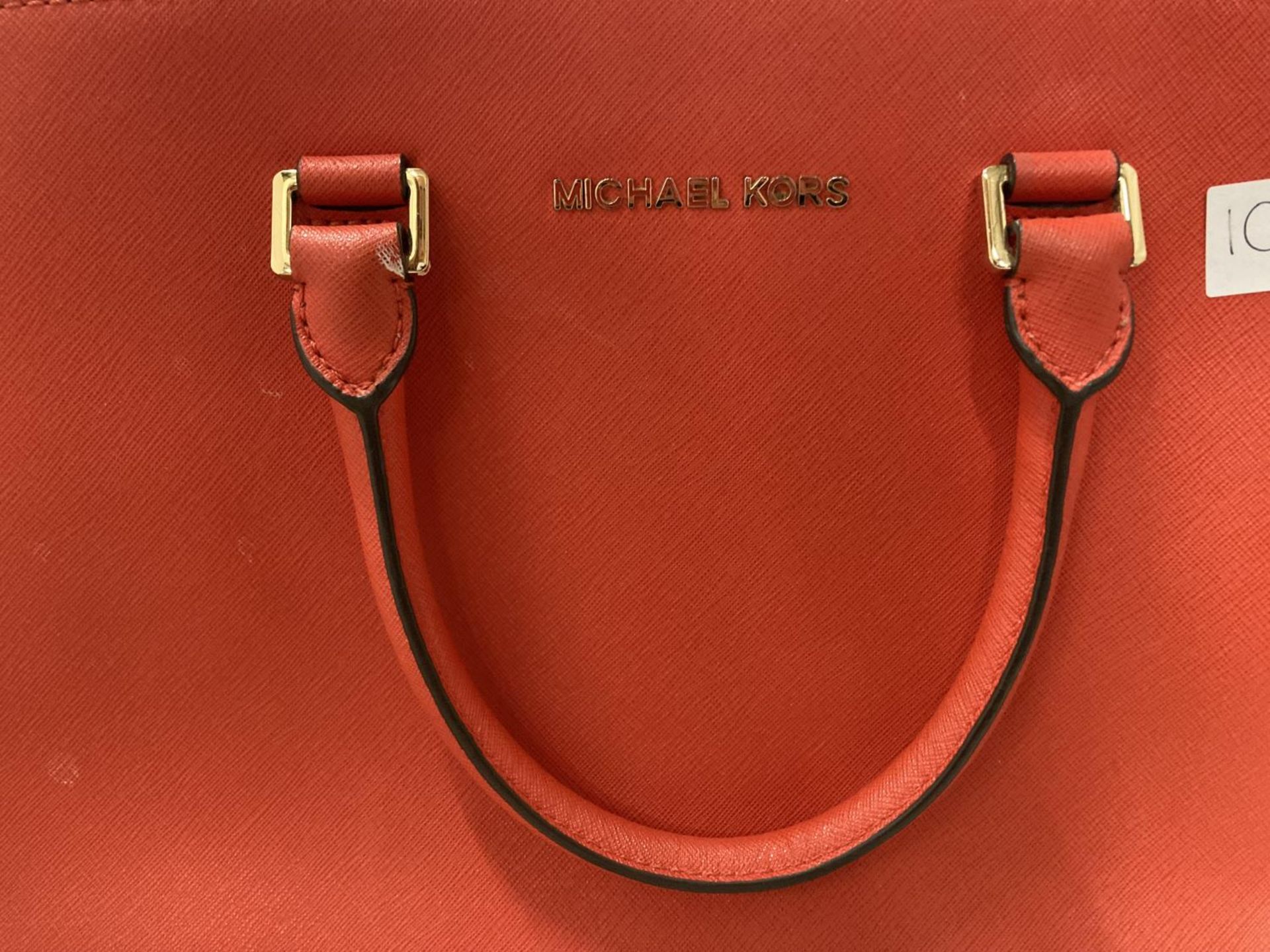 A MICHAEL KORS RED HANDBAG WITH DUST JACKET - Image 3 of 5