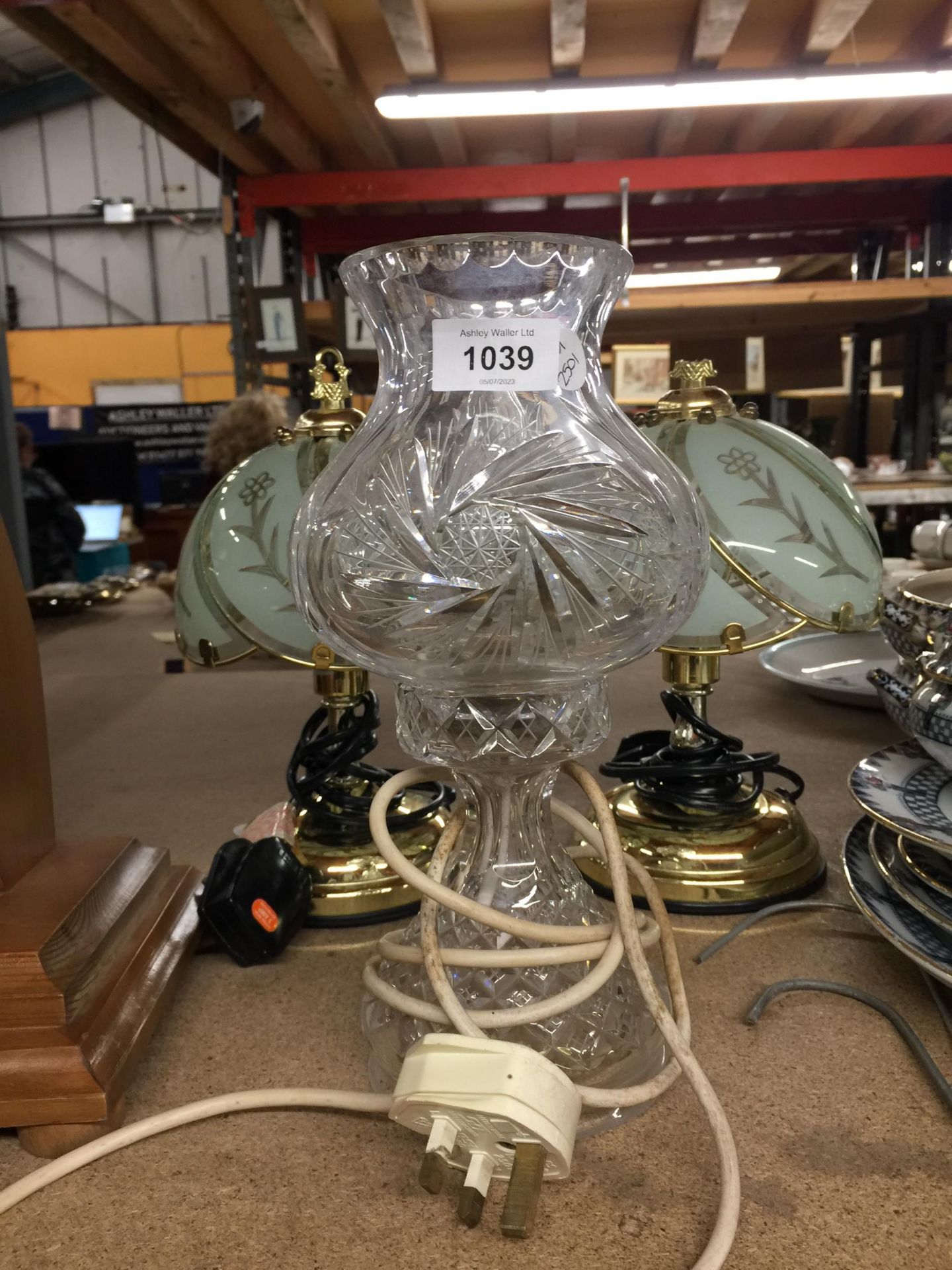 A VINTAGE CUT GLASS TABLE LAMP PLUS A PAIR OF BRASS LAMPS WITH GLASS SHADES