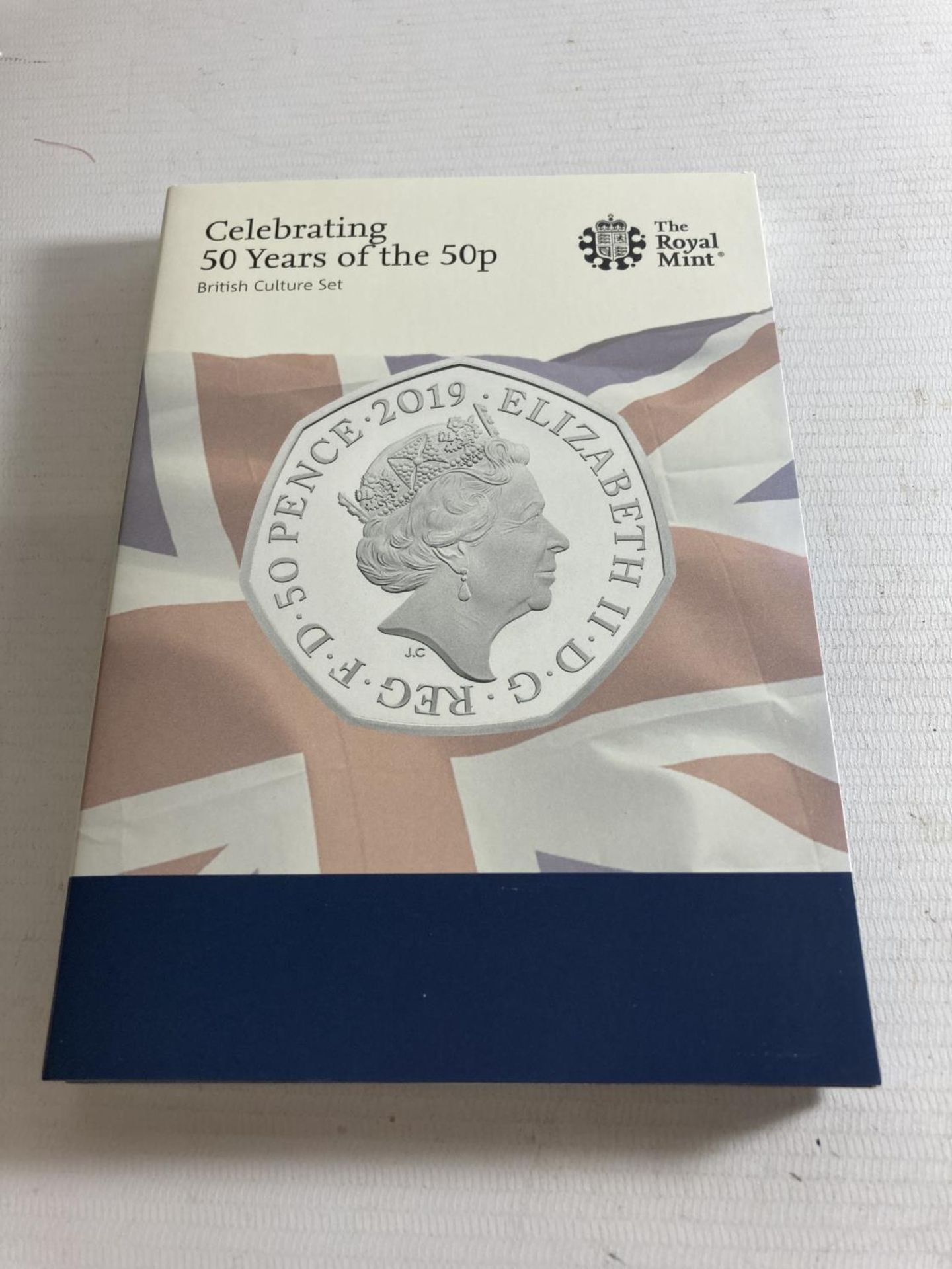 ROYAL MINT “CELEBRATING 50 YEARS OF THE 50P” COIN COLLECTION - Bild 2 aus 4