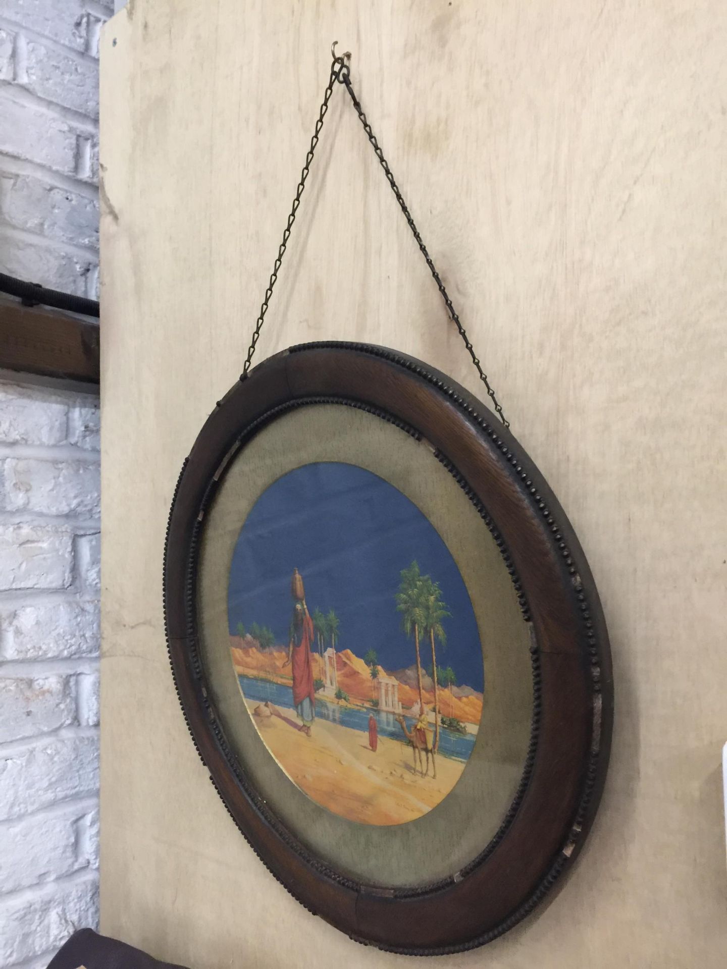 A 1923 CIRCULAR OAK WALL PLAQUE WITH ART WORK BY VICTOR E PIKUP - Image 3 of 3