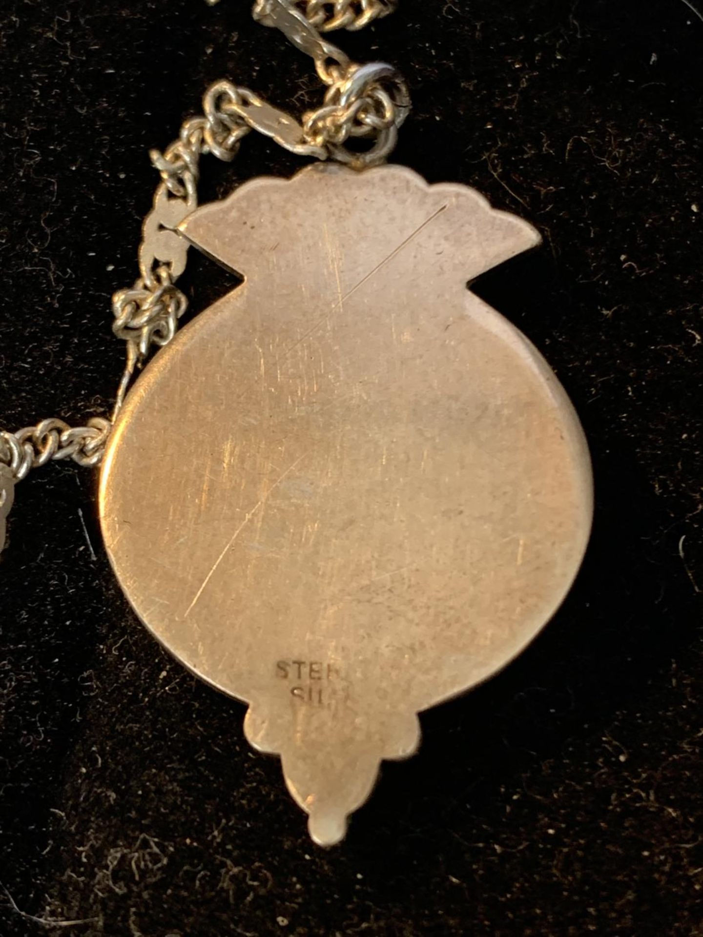 A SILVER NECKLACE WITH FOB IN A PRESENTATION BOX - Image 2 of 2