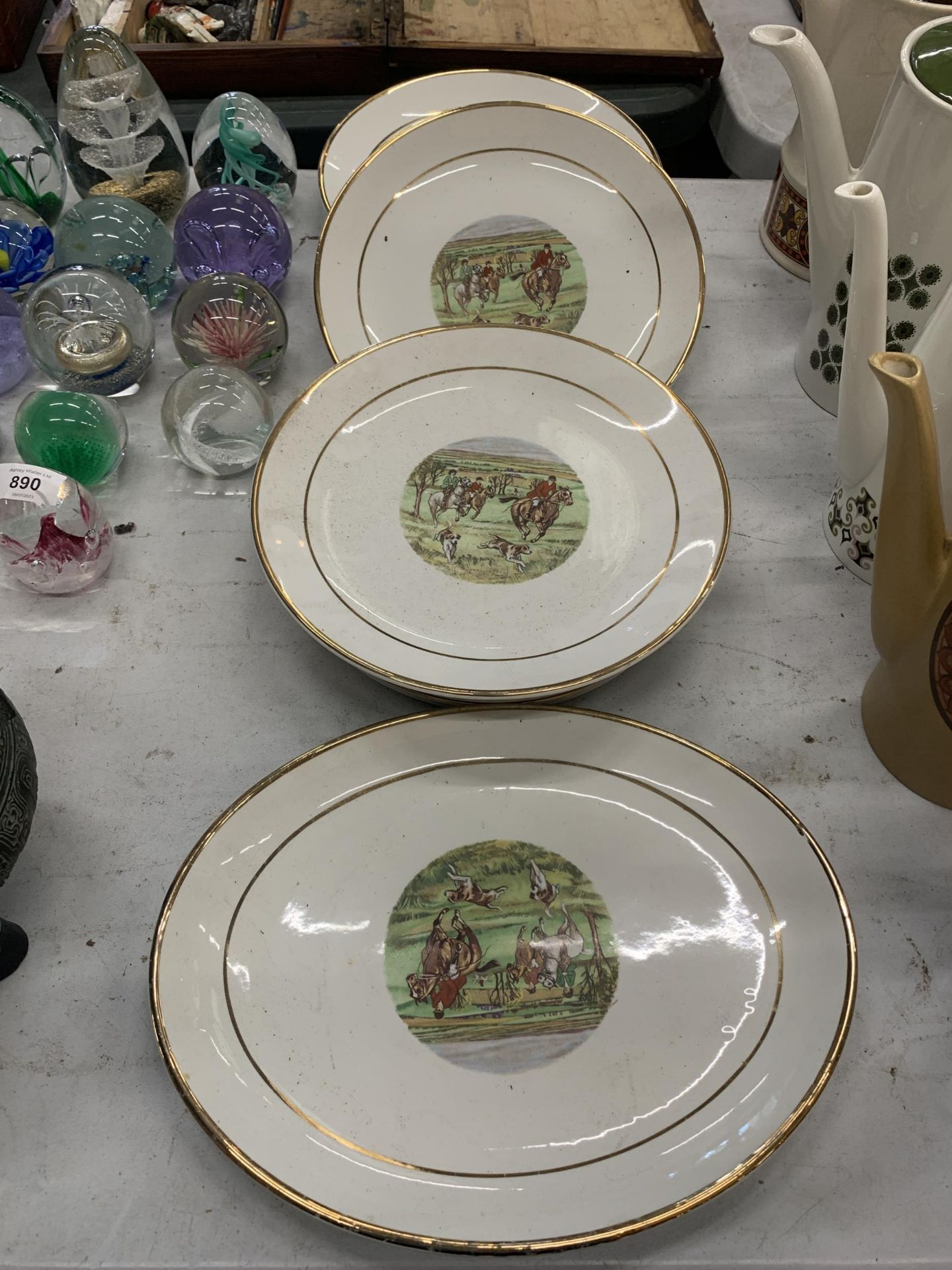 A GROUP OF HOSTESS HUNTING SCENE CABINET PLATES
