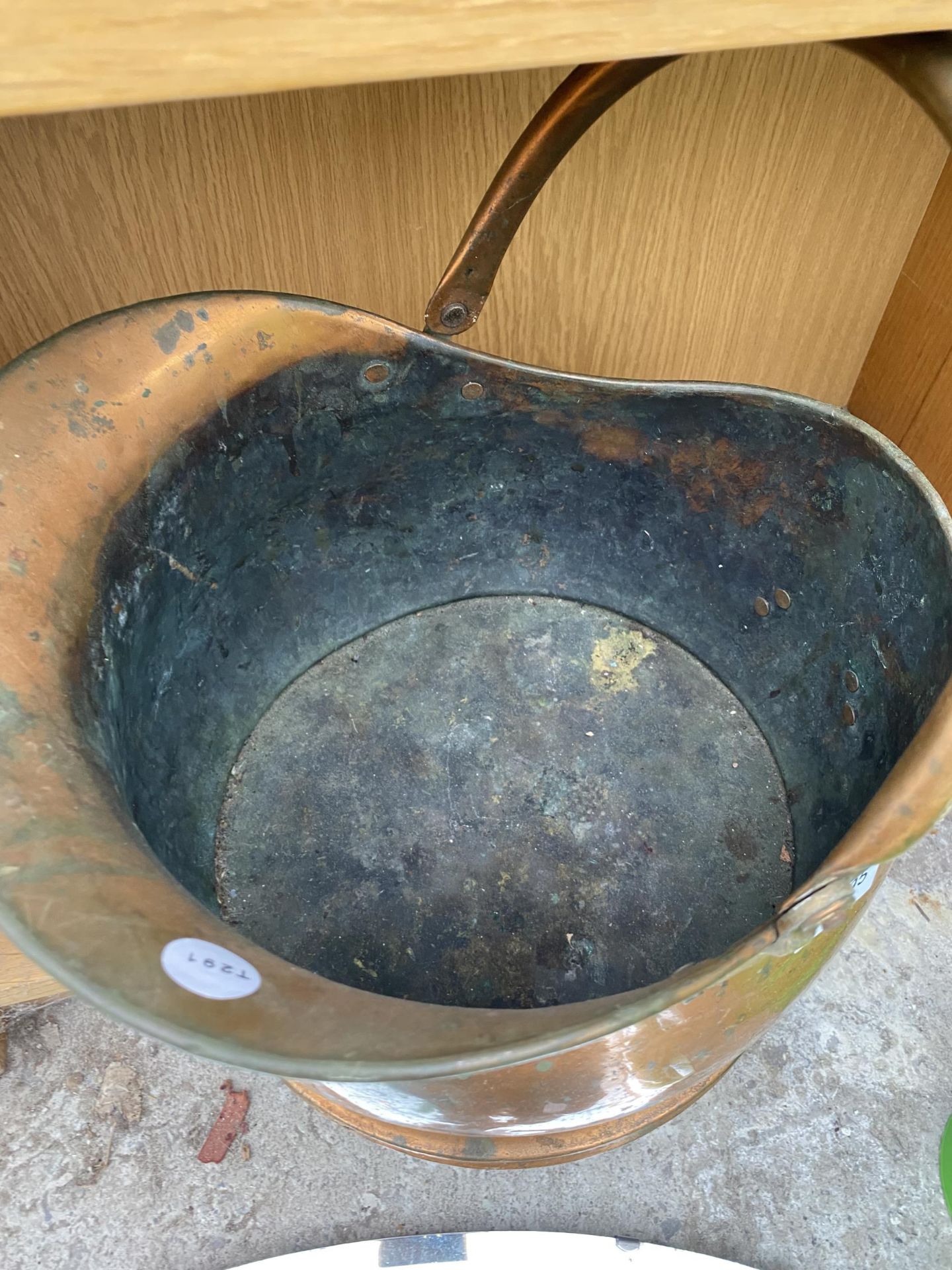 A VINTAGE COPPER COAL BUCKET - Image 2 of 2