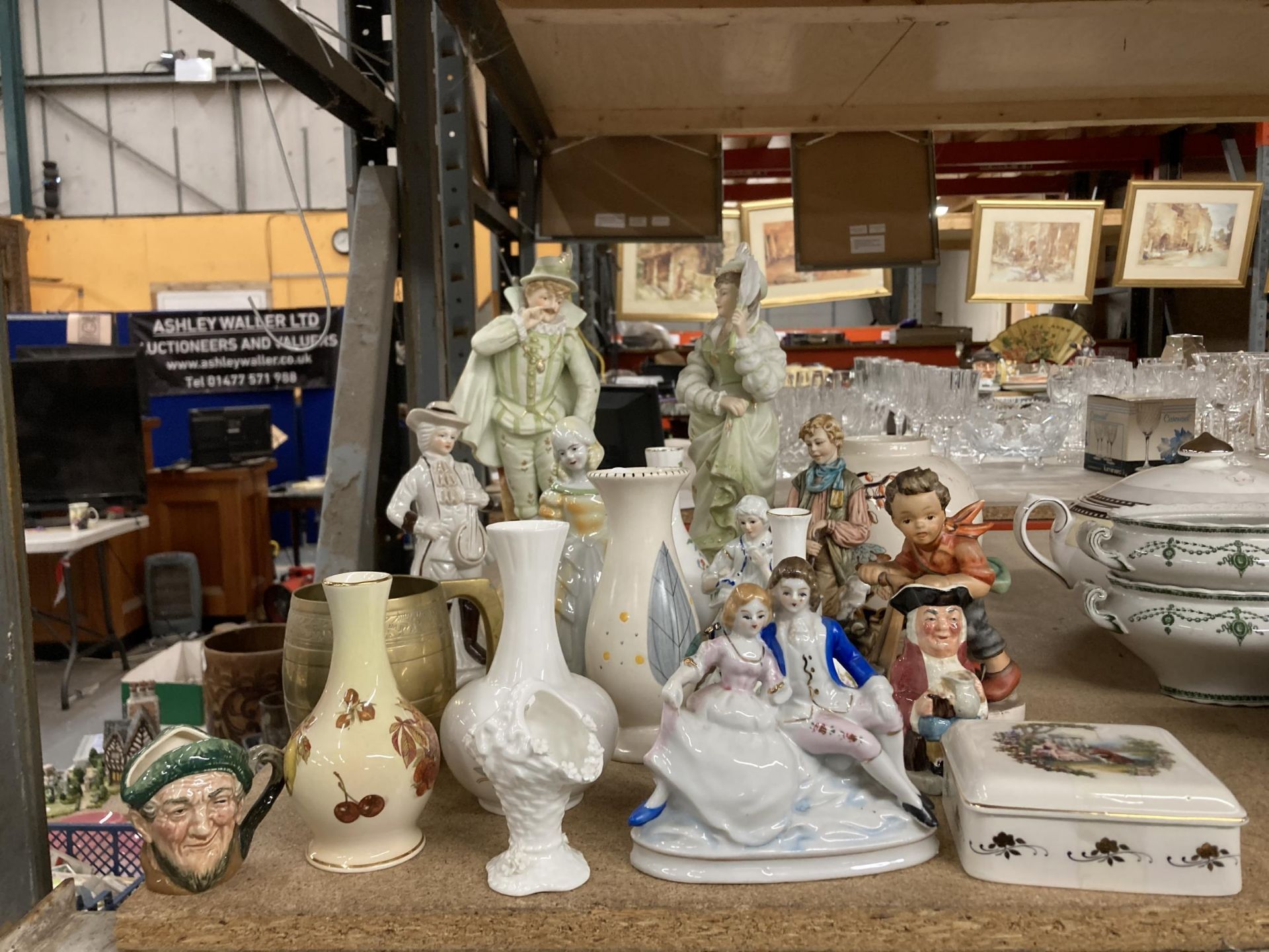 A MIXED LOT OF CERAMICS, FRIEDEL GERMAN FIGURE, PAIR OF CONTINENTAL FIGURES ETC