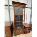 AN EARLY 20TH CENTURY OAK GLAZED AND LEADED GUN CABINET WITH STEPPED INTERNAL SHELVES AND DRAWERS,