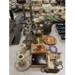 A MIXED LOT OF ITEMS TO INCLUDE BRASS CANDLESTICKS, SILVER PLATED ITEMS ETC