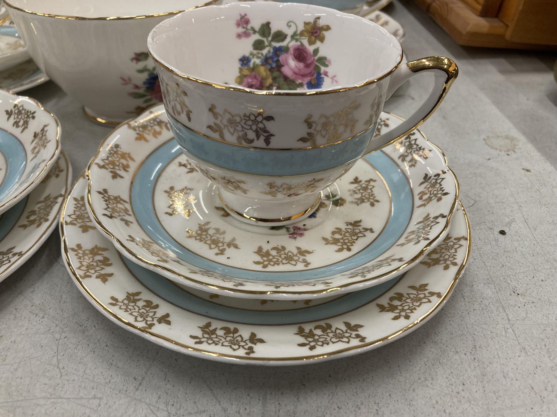 A QUANTITY OF VINTAGE CHINA CUPS, SAUCERS, SIDE PLATES, ETC TO INCLUDE MINTON 'CONSORT' - Image 2 of 6