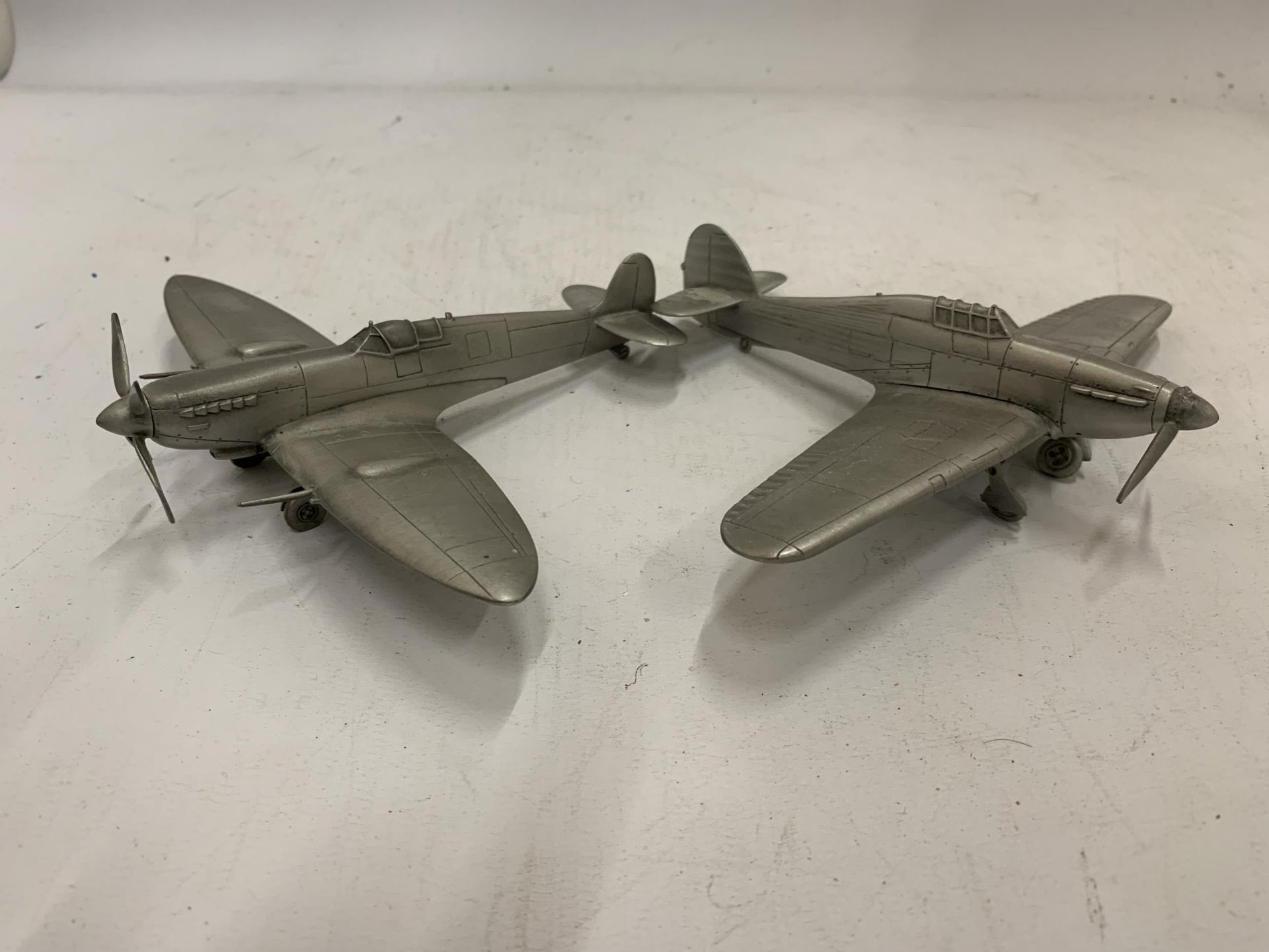 TWO PEWTER WORLD WAR 11 PLANES, A SPITFIRE AND HURRICANE - Image 2 of 6