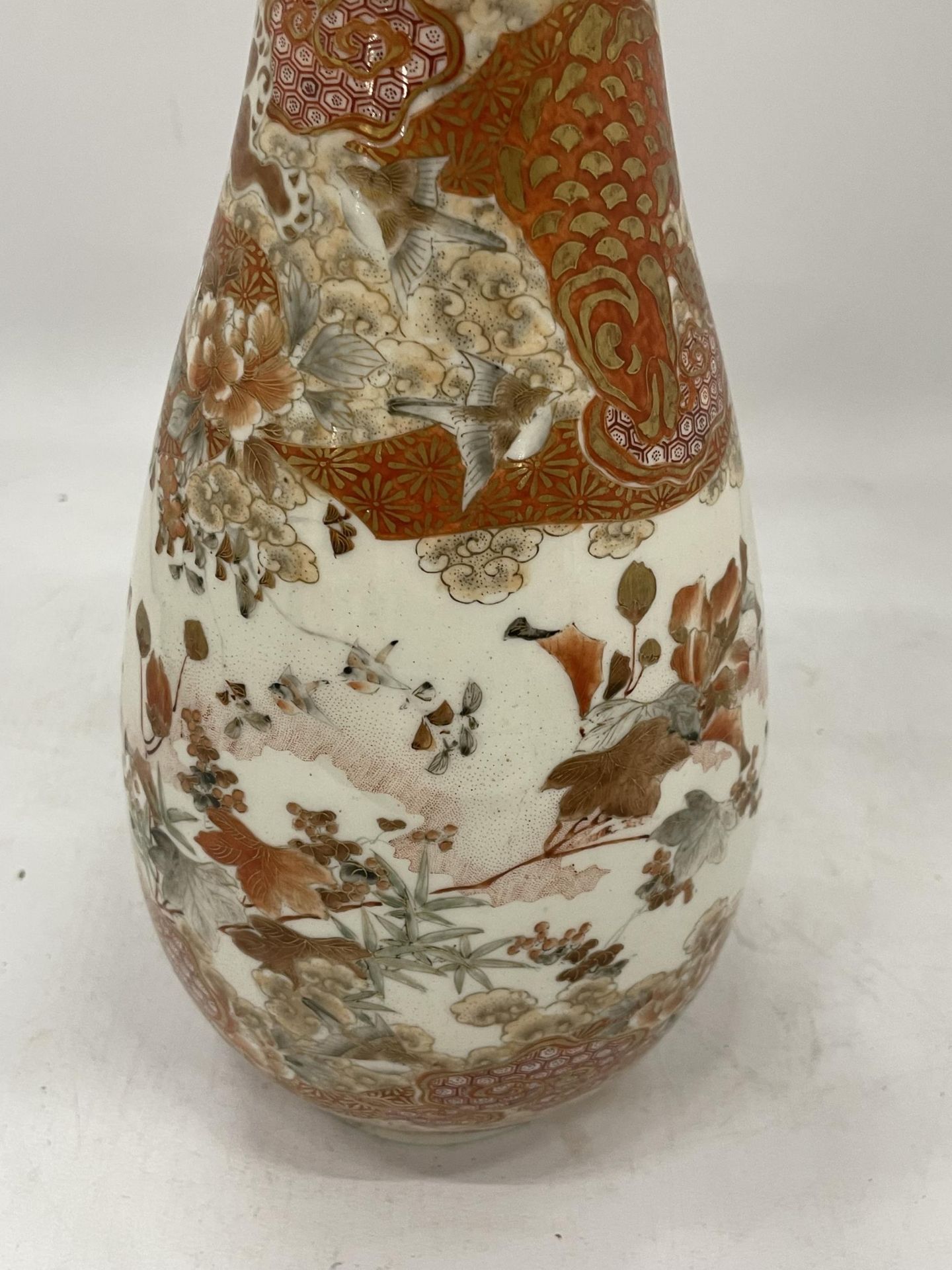 A JAPANESE MEIJI PERIOD (1868-1912) KUTANI BIRD AND FLORAL DESIGN TALL VASE, SIX CHARACTER MARK TO - Image 3 of 5