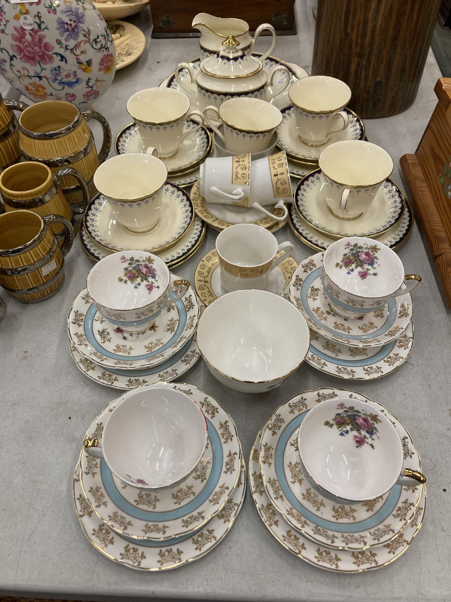 A QUANTITY OF VINTAGE CHINA CUPS, SAUCERS, SIDE PLATES, ETC TO INCLUDE MINTON 'CONSORT'