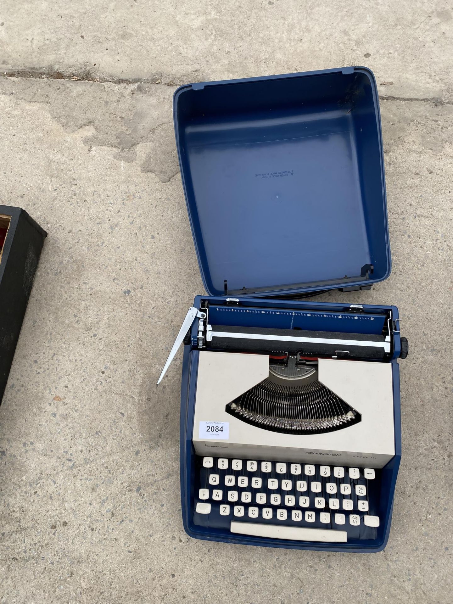 A RETRO REMINGTON ENVOY III TYPEWRITER WITH CARRY CASE