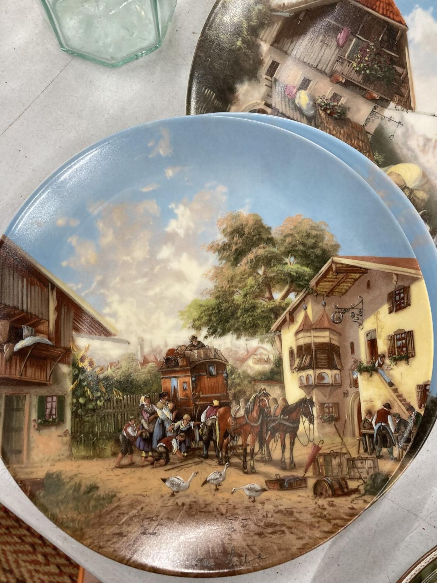 A LARGE QUANTITY OF CABINET/WALL PLATES TO INCLUDE RURAL SCENES - Bild 3 aus 5