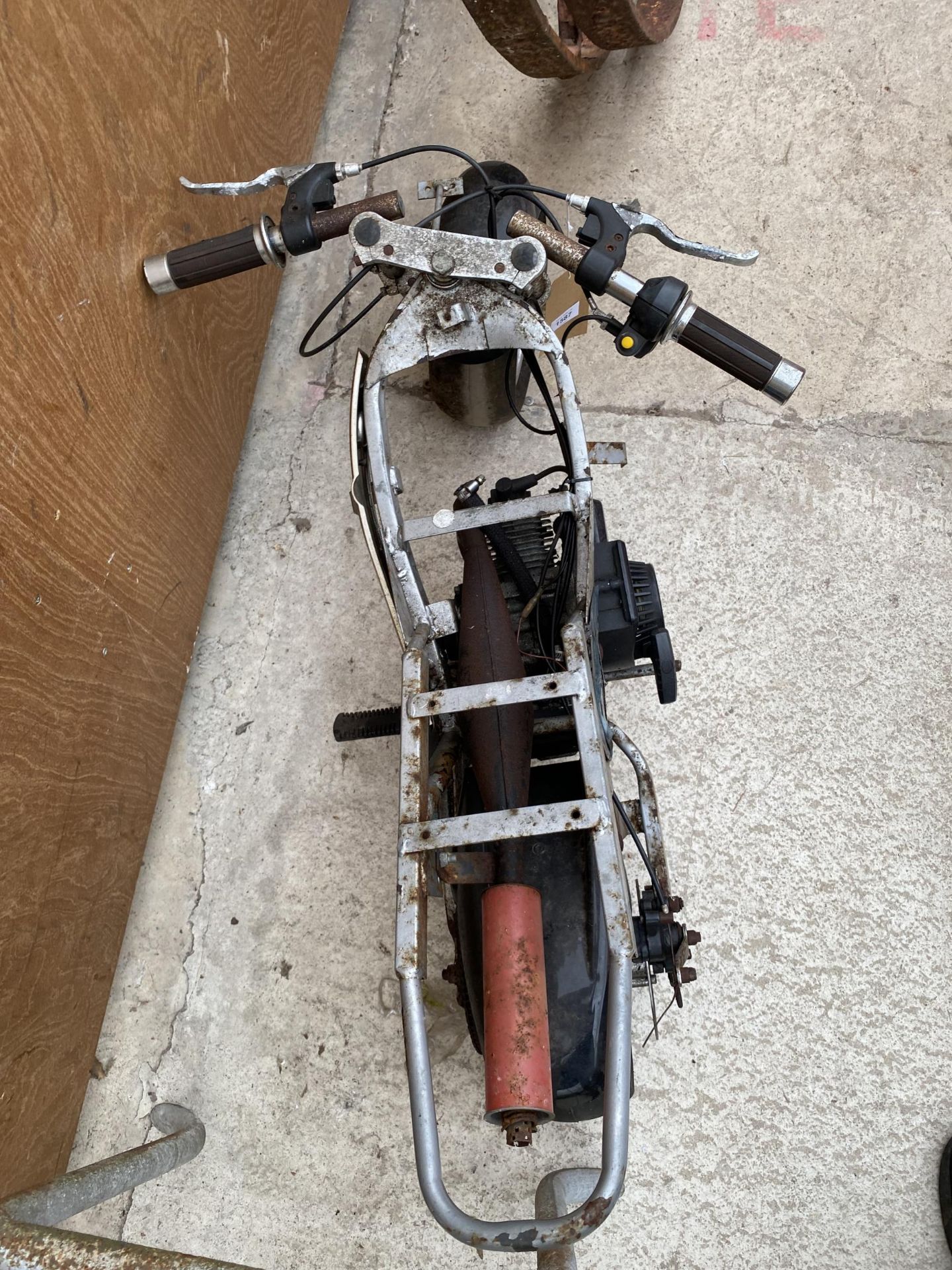 A CHILDS MINI MOTO BIKE FOR RESTORATION - Image 3 of 3