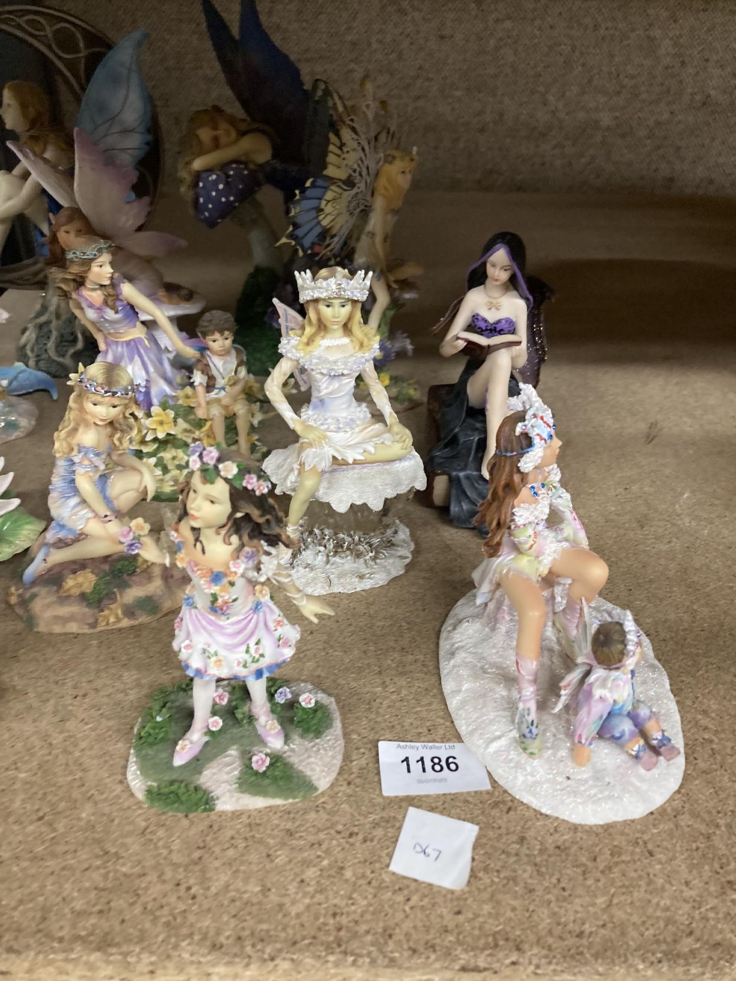 A COLLECTION OF FAIRY FIGURES - Image 4 of 5