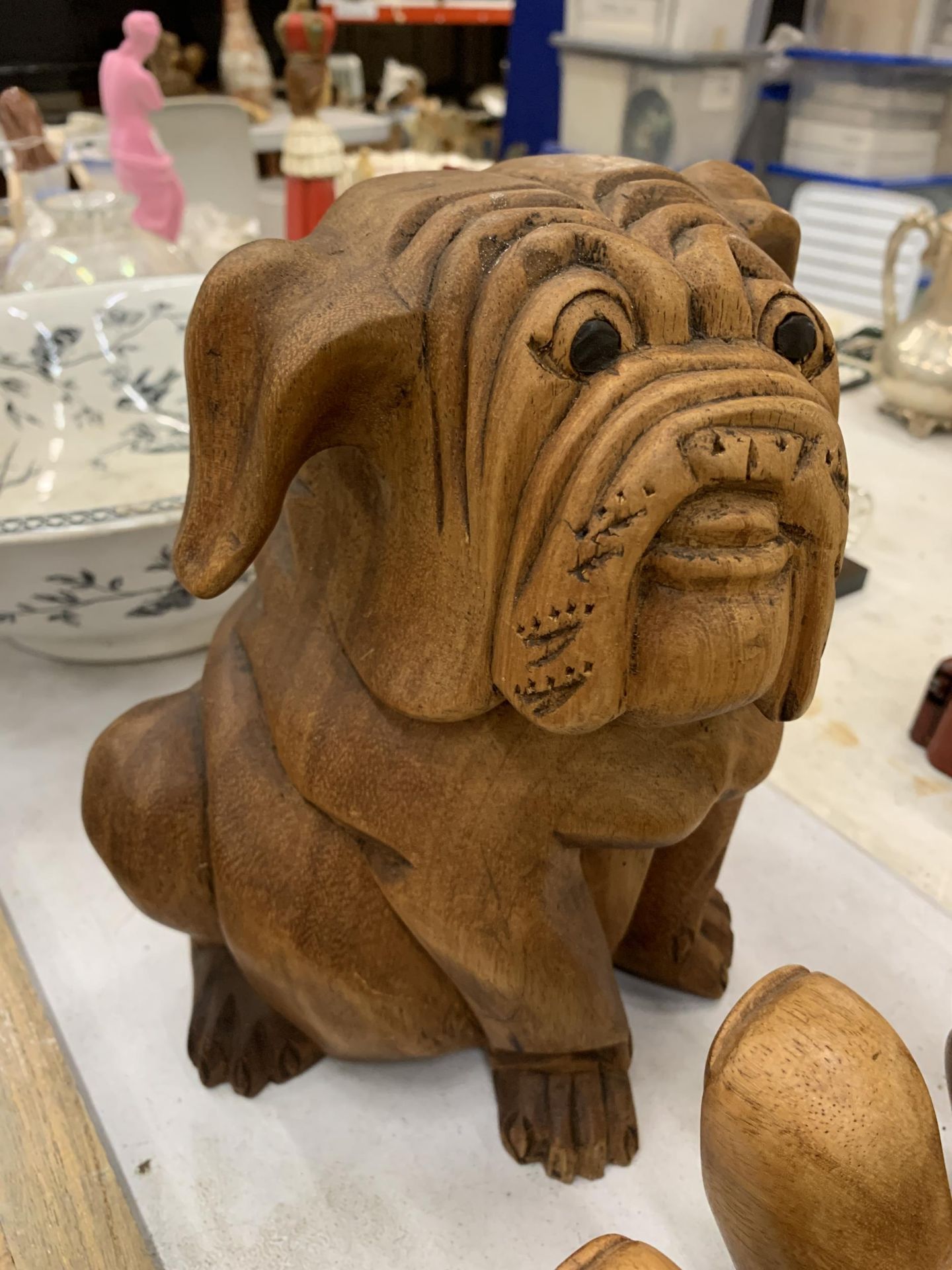 A LARGE CARVED WOODEN HAND, LENGTH 36CM, WIDTH 22CM AND BULLDOG HEIGHT 25CM - Image 2 of 5
