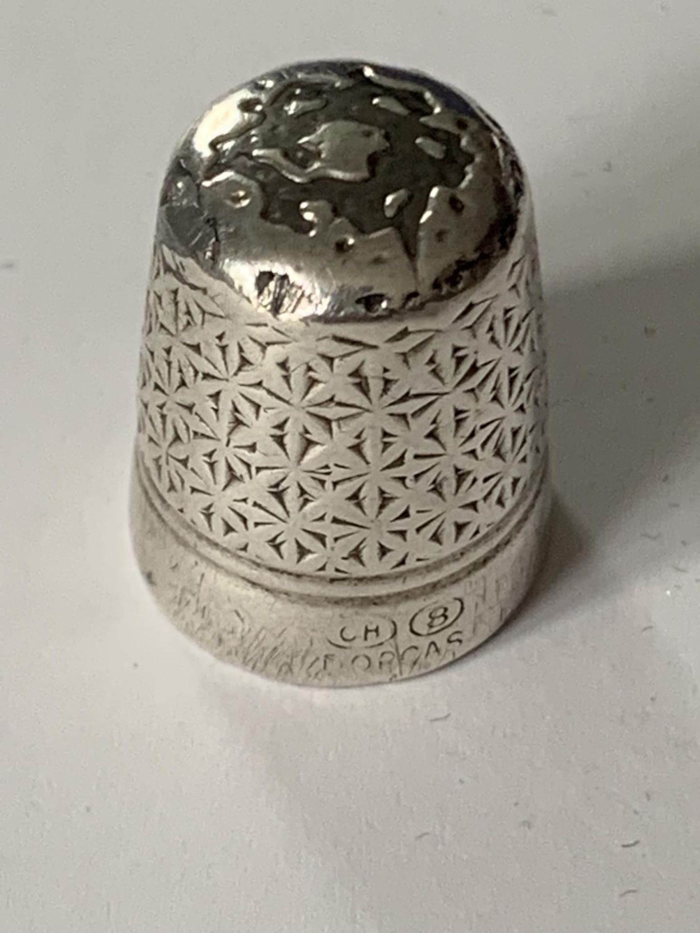 A CHARLES HORNER DORCAS SILVER THIMBLE - Image 2 of 3