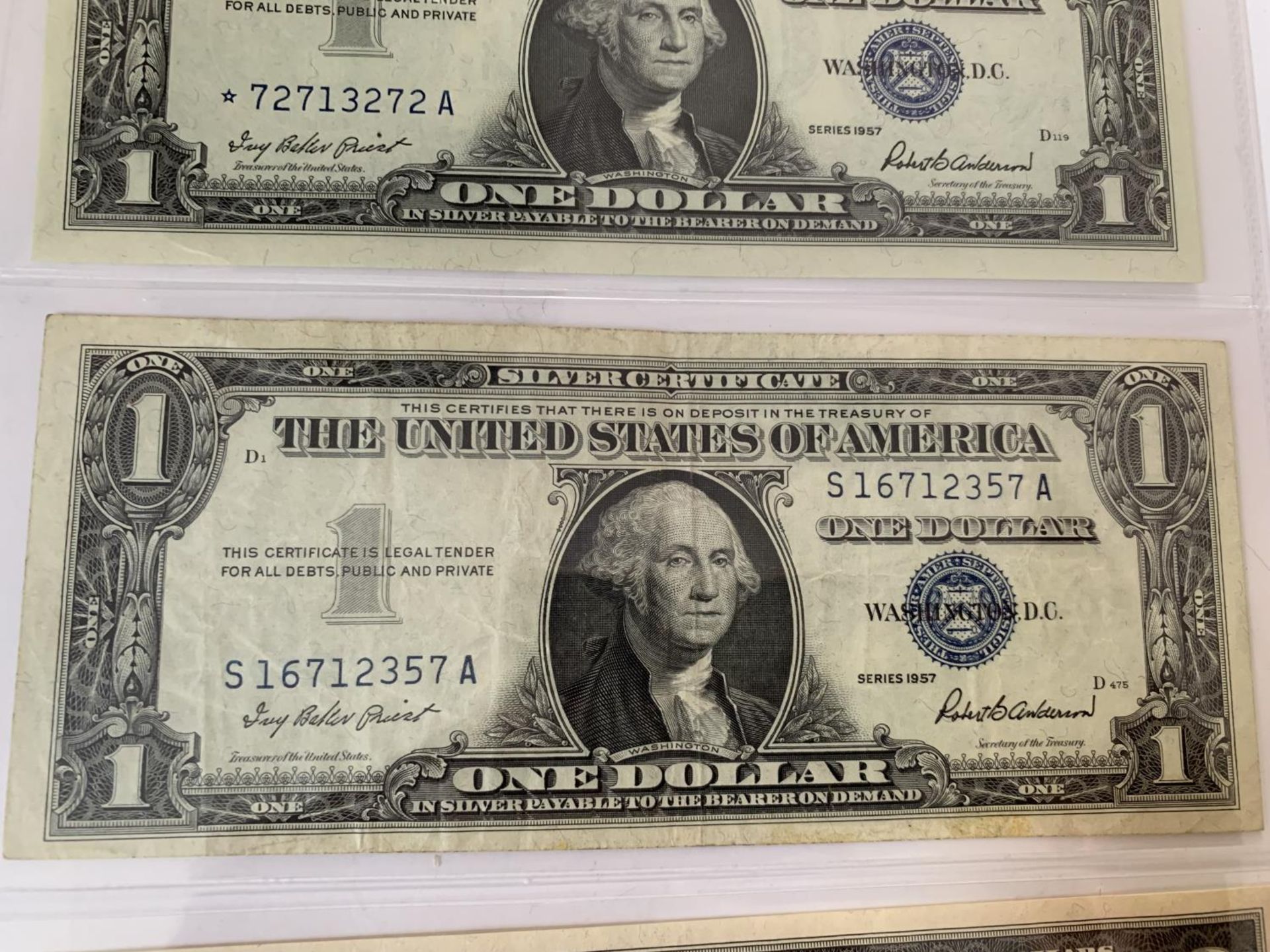 THREE THE UNITED STATES OF AMERICA NOTES SIGNED ANDERSON (1957-1961) TO INCLUDE TWO ONE DOLLAR AND A - Image 3 of 5