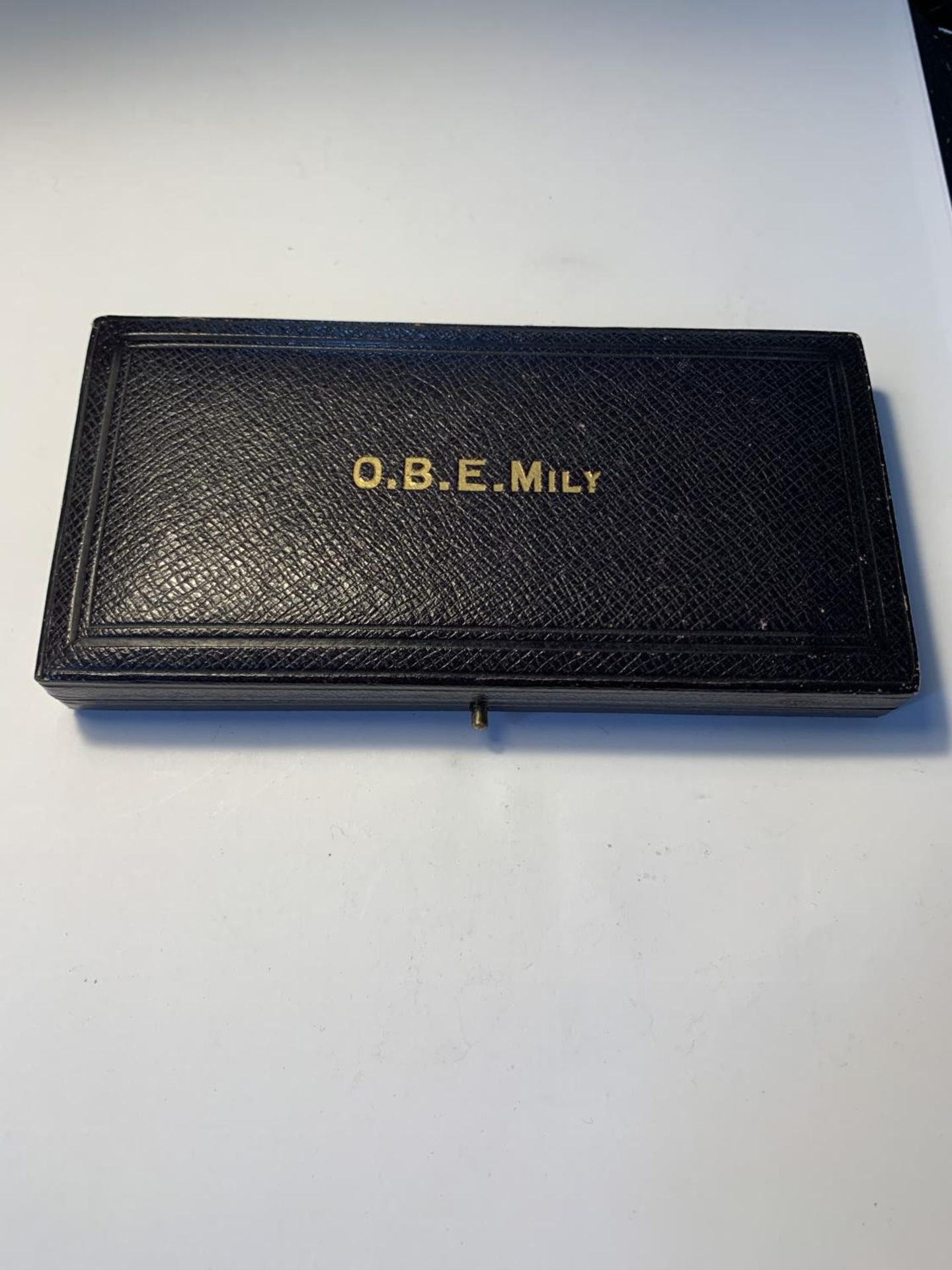 A HALLMARKED SILVER OBE MEDAL IN FITTED GARRARD AND CO CASE WITH GILT TOOLING TO THE LID O.B.E. MILY - Image 6 of 6