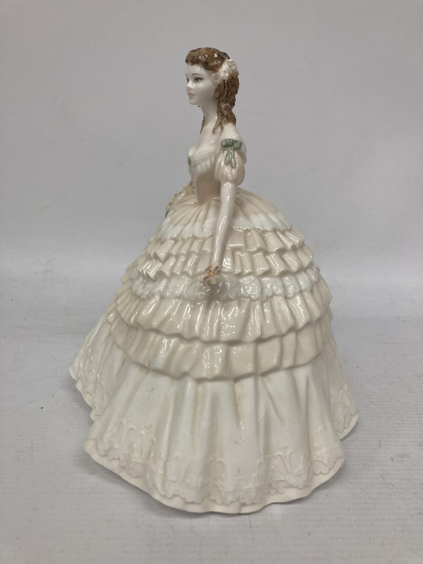 A STUNNING COALPORT FIGURINE FROM "THE FOUR FLOWERS COLLECTION" SCULPTED BY JACK GLYNN AND BEING A - Image 4 of 5