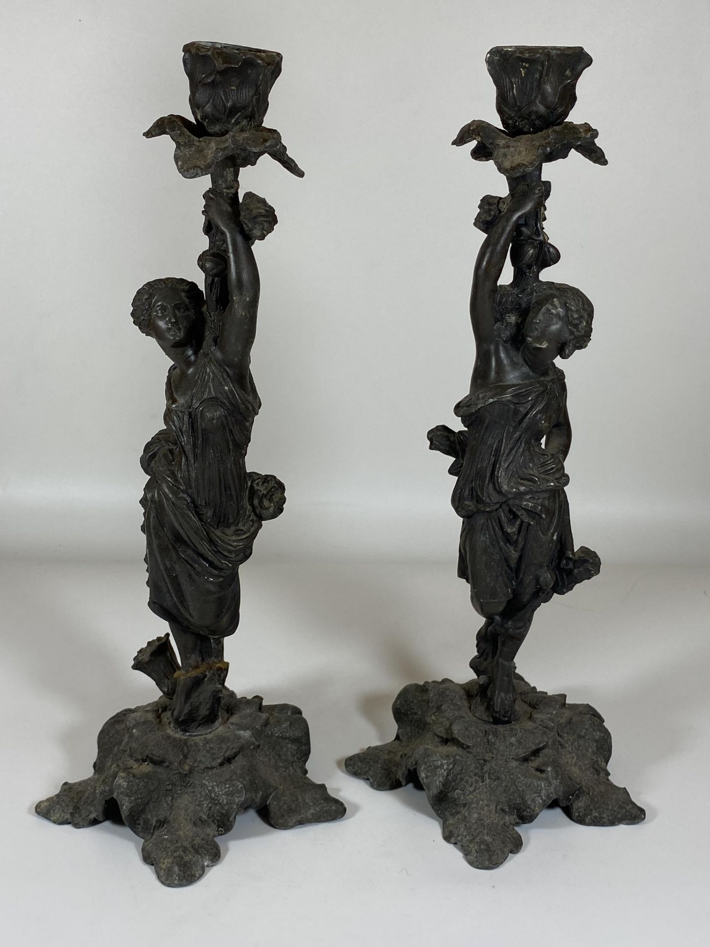 A PAIR OF EARLY 20TH CENTURY SPELTER FIGURAL CANDLESTICKS, HEIGHT 32CM