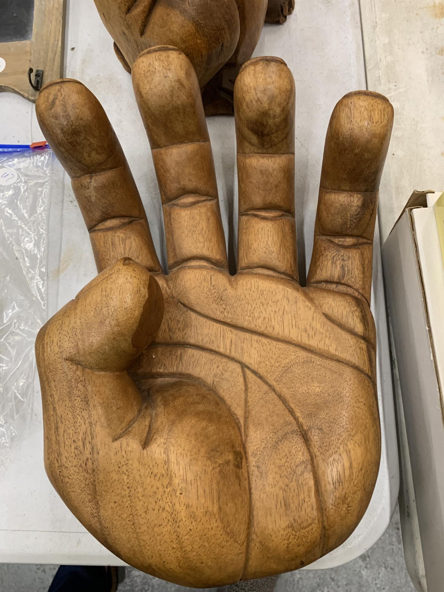 A LARGE CARVED WOODEN HAND, LENGTH 36CM, WIDTH 22CM AND BULLDOG HEIGHT 25CM - Image 4 of 5