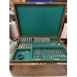 A VINTAGE OAK CASED WALKER AND HALL SILVER PLATED CANTEEN OF CUTLERY COMPRISING MOTHER OF PEARL