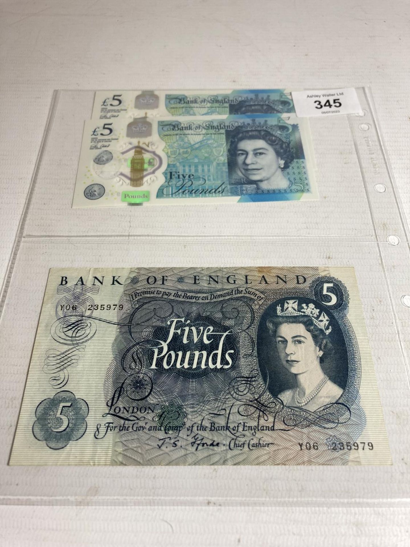 THREE BANK OF ENGLAND FIVE POUND NOTES TO INCLUDE A SIGNED STANDISH FORDE (1966-1970) AND TWO