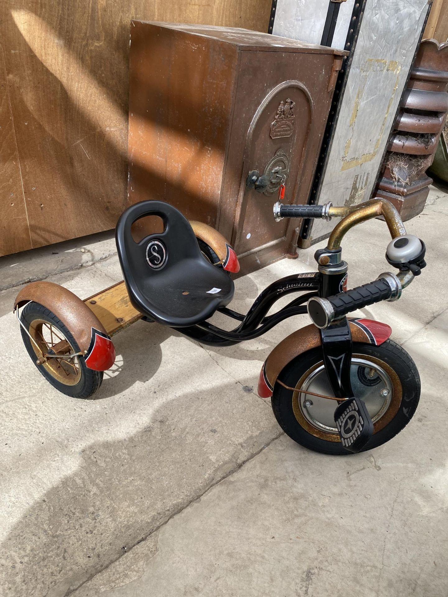 A RETRO SCHWINN CHILDS PEDAL TRICYCLE