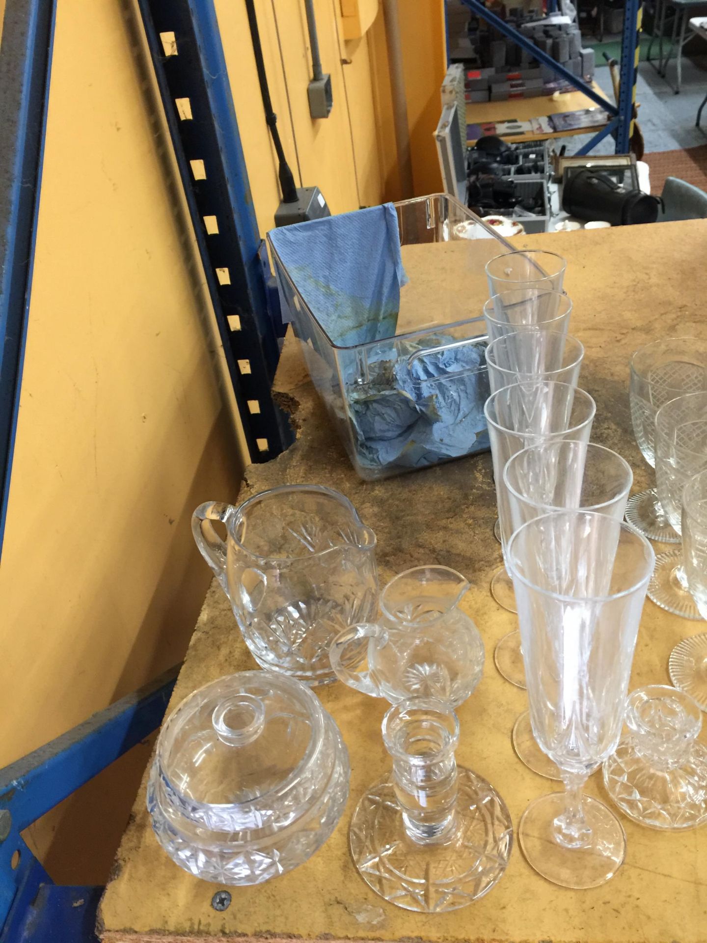 A QUANTITY OF GLASSES TO INCLUDE CHAMPAGNE FLUTES, WINE, TUMBLERS, ETC, PLUS CANDLESTICKS, JUGS, - Image 2 of 4