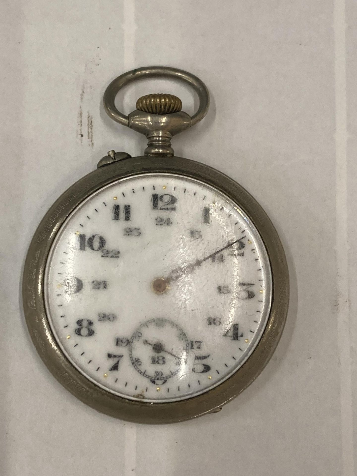 A VINTAGE WHITE METAL OPEN FACED POCKET WATCH, CASEBACK STAMPED ARGENTAN