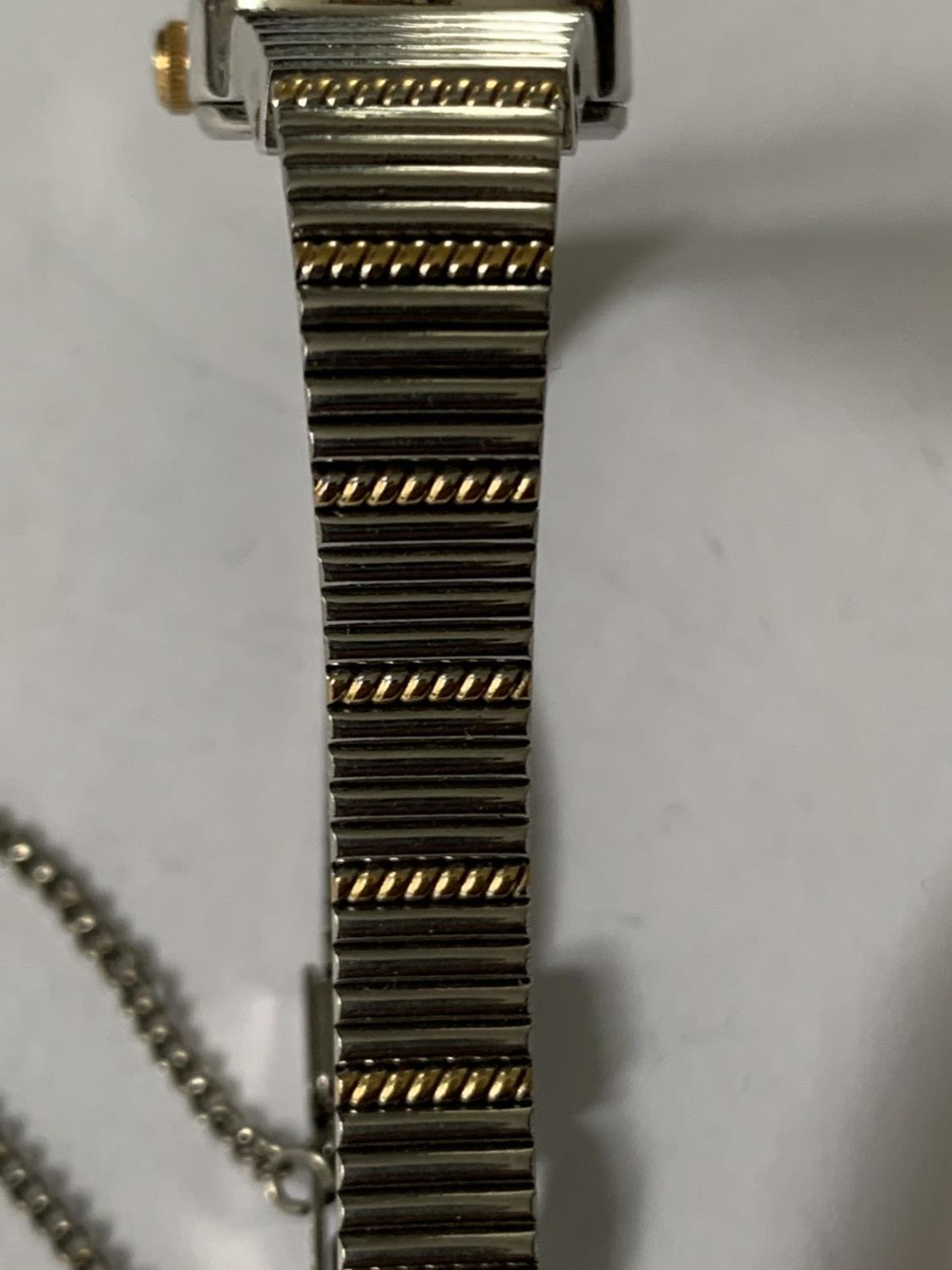A ROTARY WHITE AND YELLOW METAL STRAP WRIST WATCH IN NEED OF BATTERY - Image 4 of 4