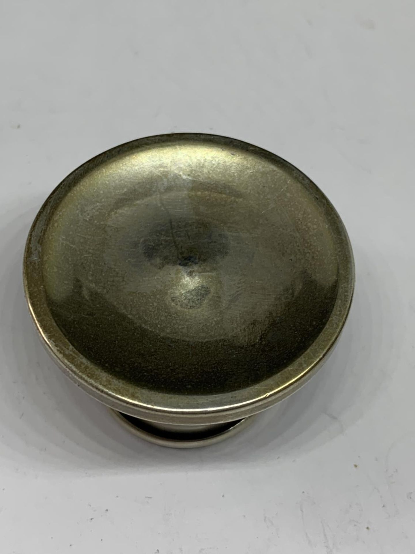 A MARKED SILVER POT/ CANDLE HOLDER - Image 3 of 3