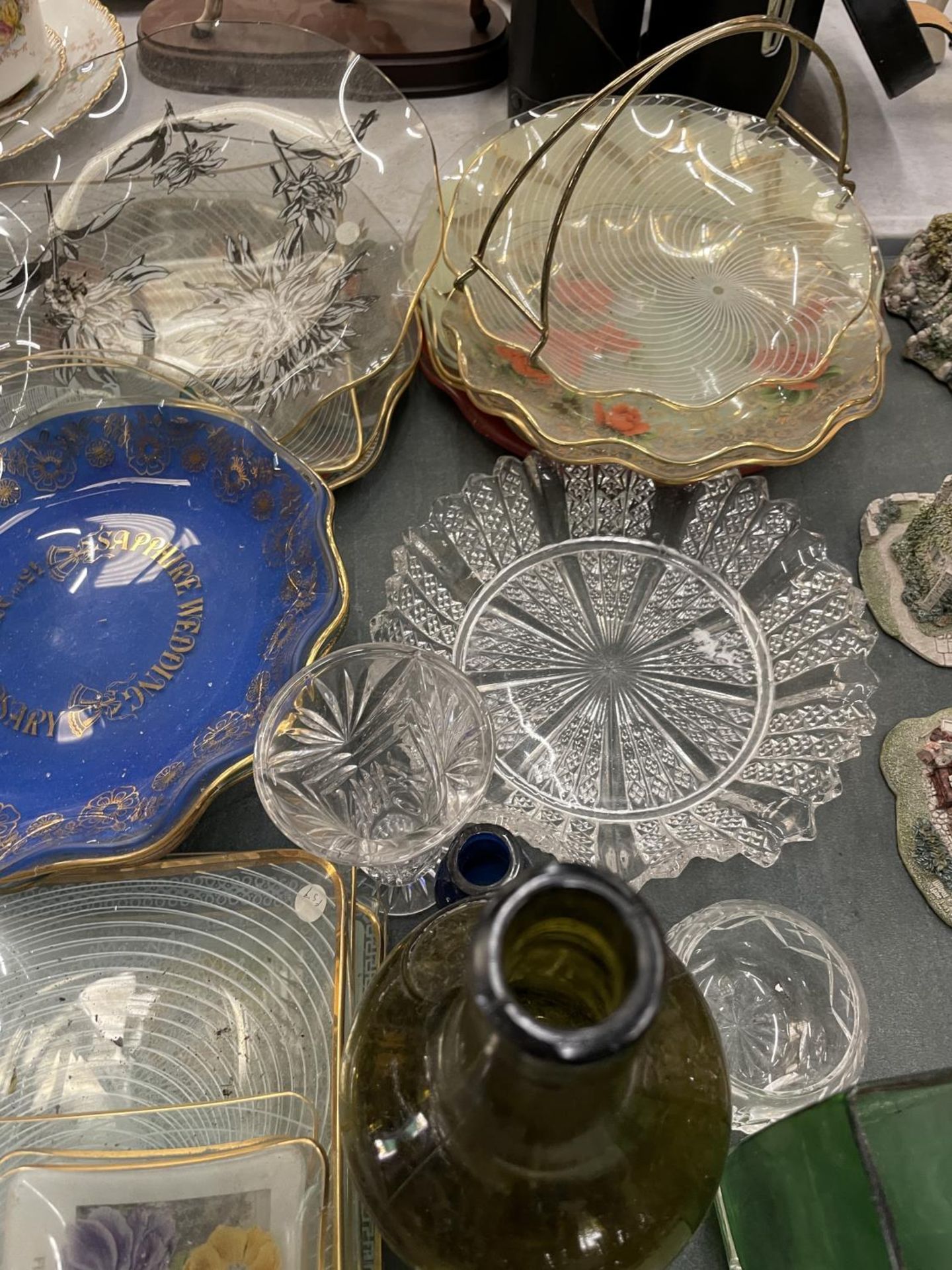 A LARGE QUANTITY OF PATTERNED GLASSWARE PLATES AND SANDWICH TRAYS, ETC - Image 4 of 5