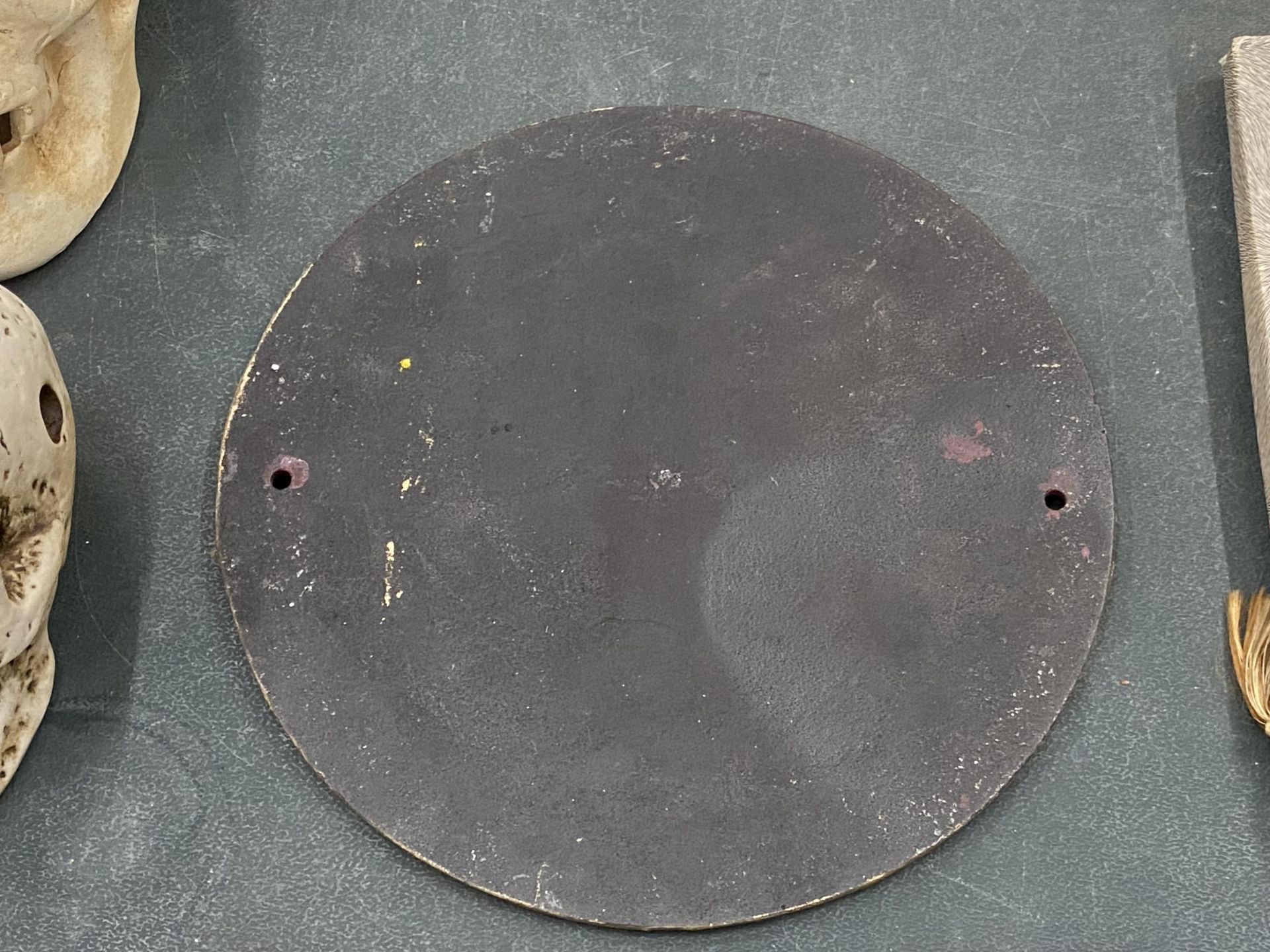 A CAST SIGN 'HM ARMED FORCES, HORSE GUARDS' DIAMETER 23CM - Image 2 of 2