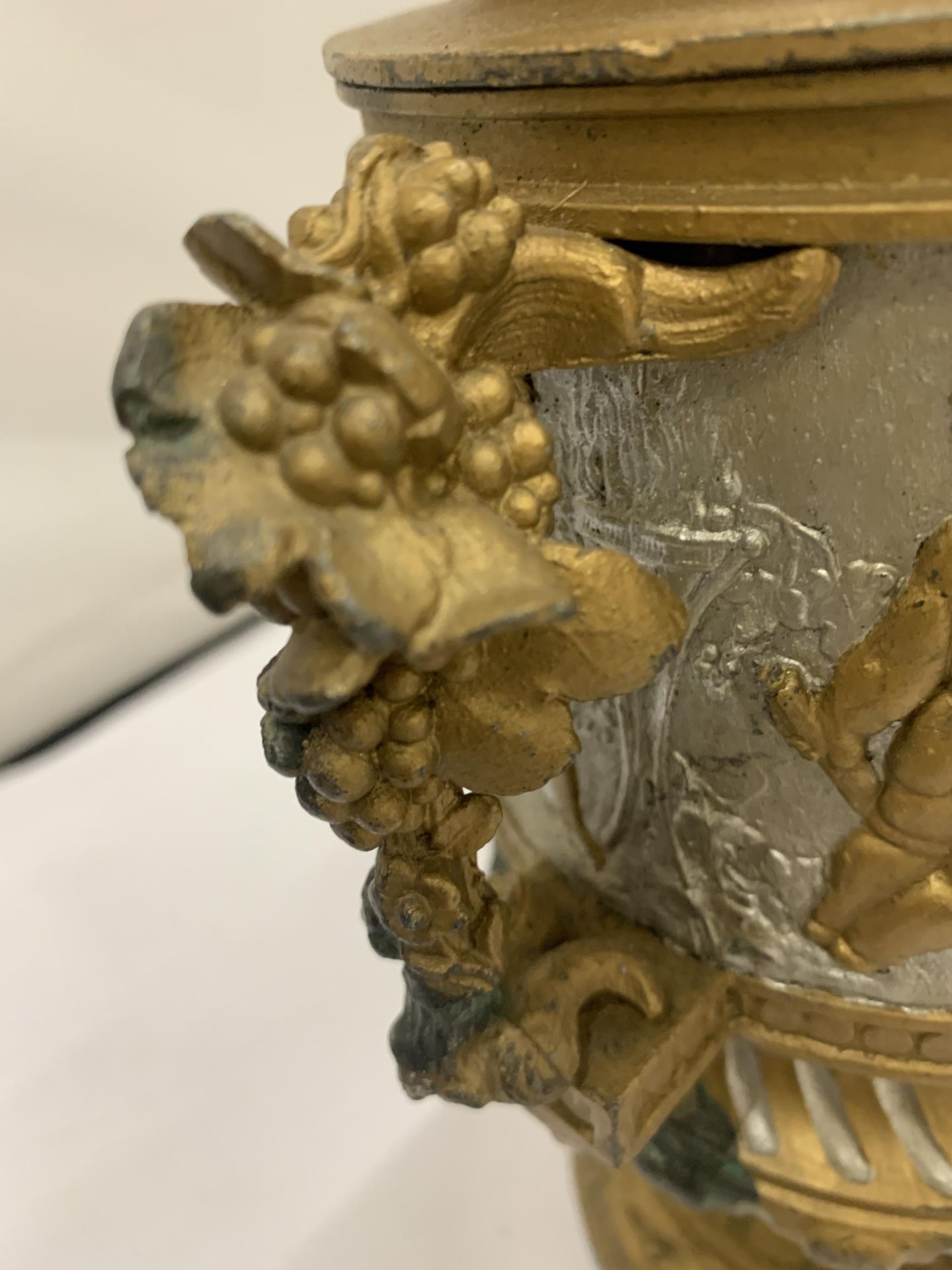 A 19TH CENTURY PEDESTAL URN WITH NEO-CLASSICAL RELIEF DESIGN ON FLUTED BASE WITH CHERUB FIGURAL LID, - Image 4 of 6