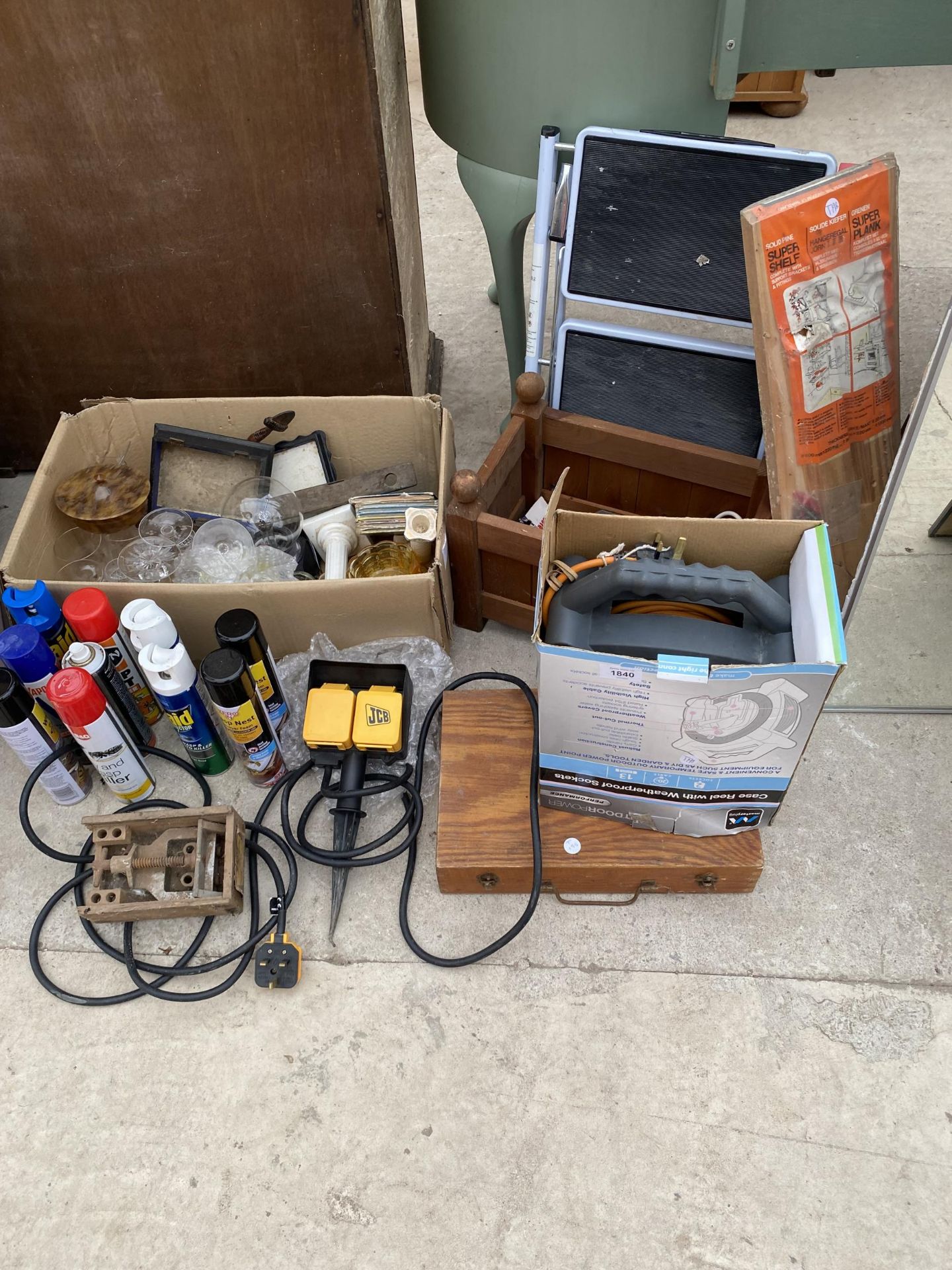 AN ASSORTMENT OF ITEMS TO INCLUDE GLASS WARE, FLY SPRAY AND A JCB EXTENSION LEAD ETC