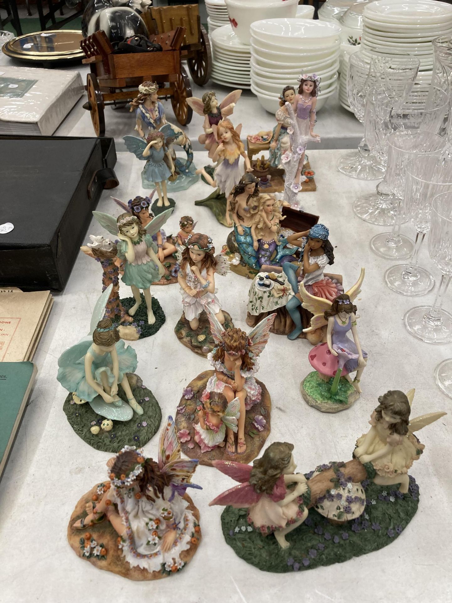 A LARGE COLLECTION OF LEONARDO FIGURES TO INCLUDE FAIRIES, ETC - SOME LIMITED EDITION