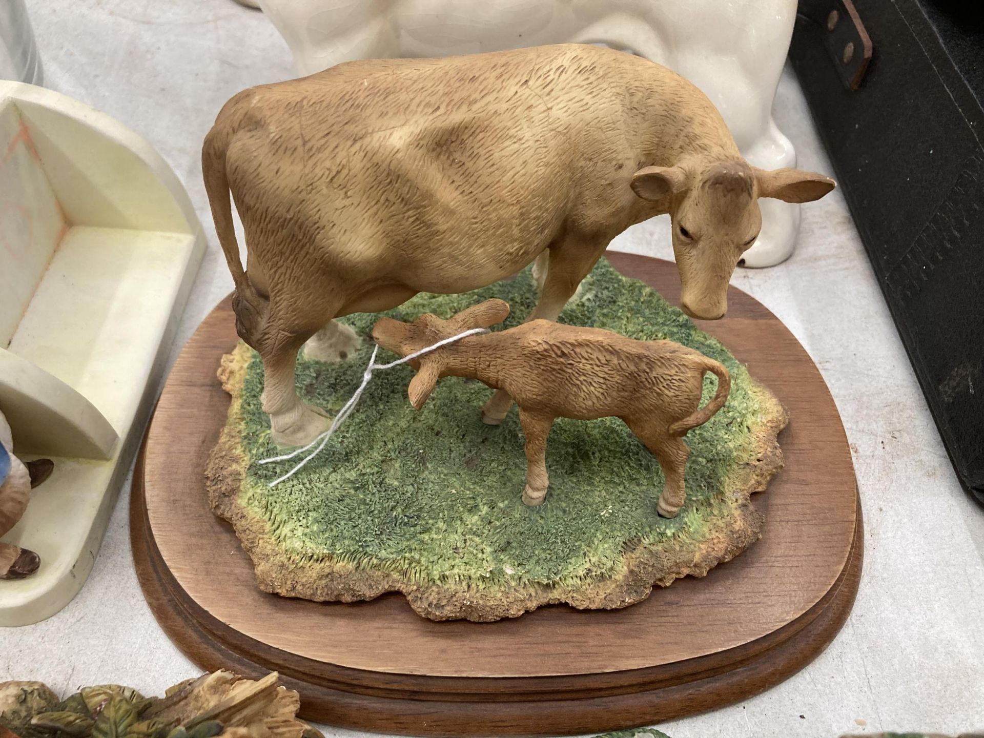 A QUANTITY OF ANIMAL FIGURES TO INCLUDE MELBA WARE SHIRE HORSE AND BULLDOG, COWS, PIGS, FOXES, - Image 6 of 6