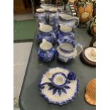 A QUANTITY OF VINTAGE BLUE AND WHITE POTTERY TO INCLUDE ADAMS, FENTON AND CAULDRON JUGS, A PAIR OF